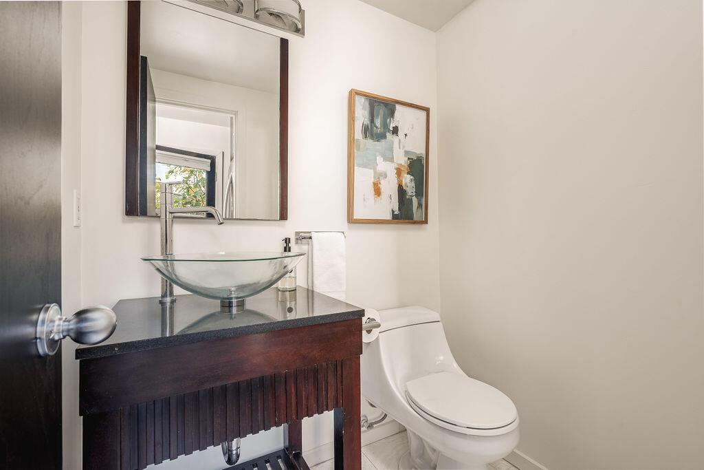 1035 Palmetto Way, J