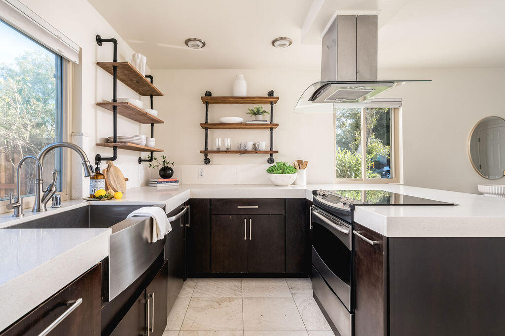 1035 Palmetto Way, J