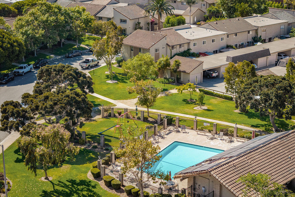 1035 Palmetto Way, J