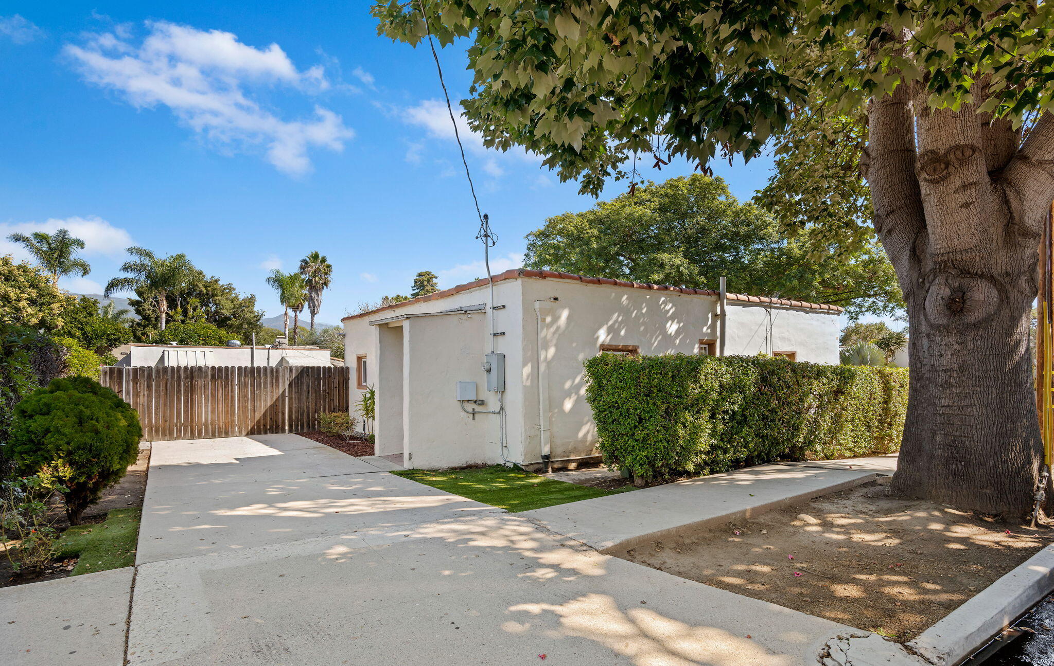 834 W Valerio Street