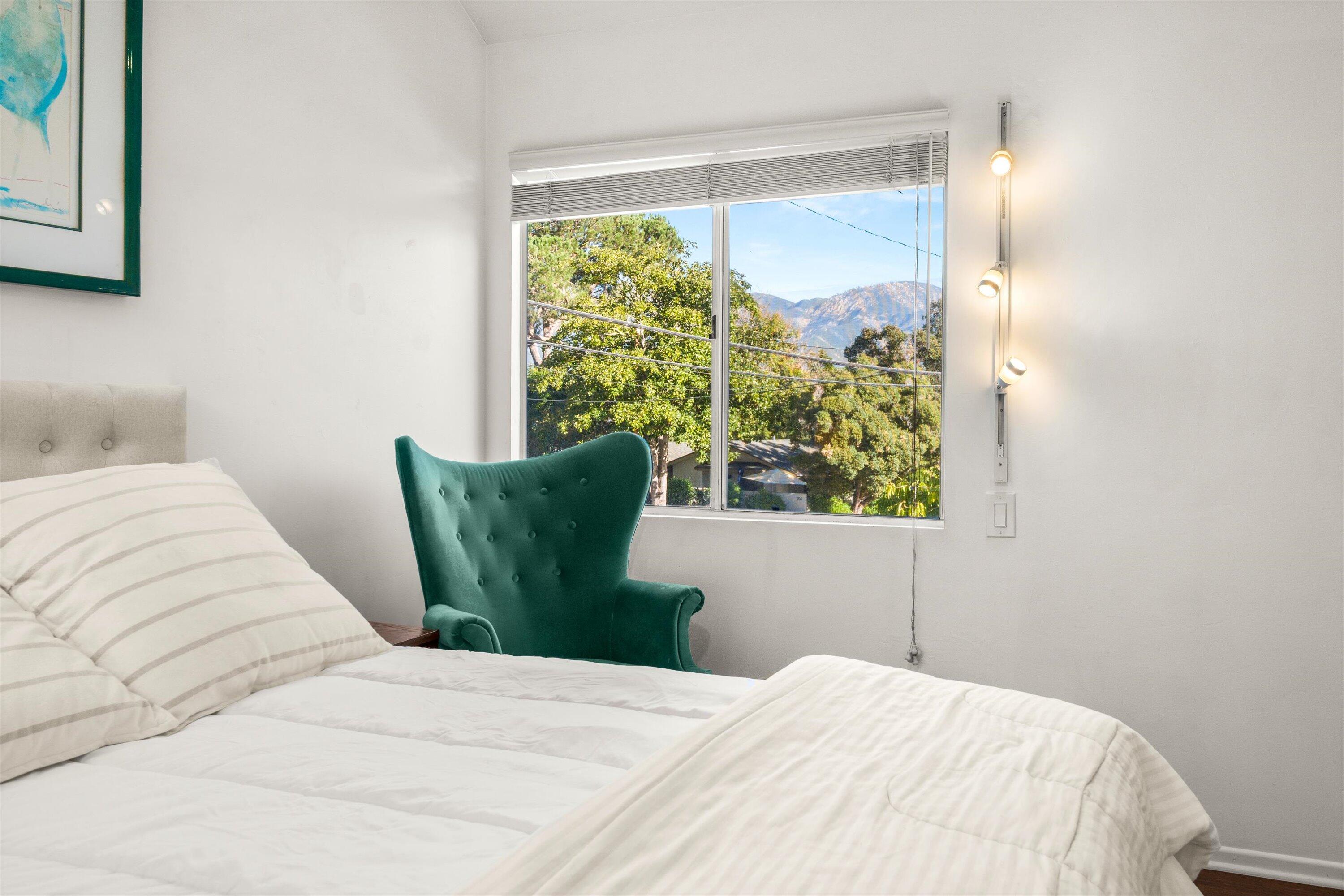 925 W Victoria Street