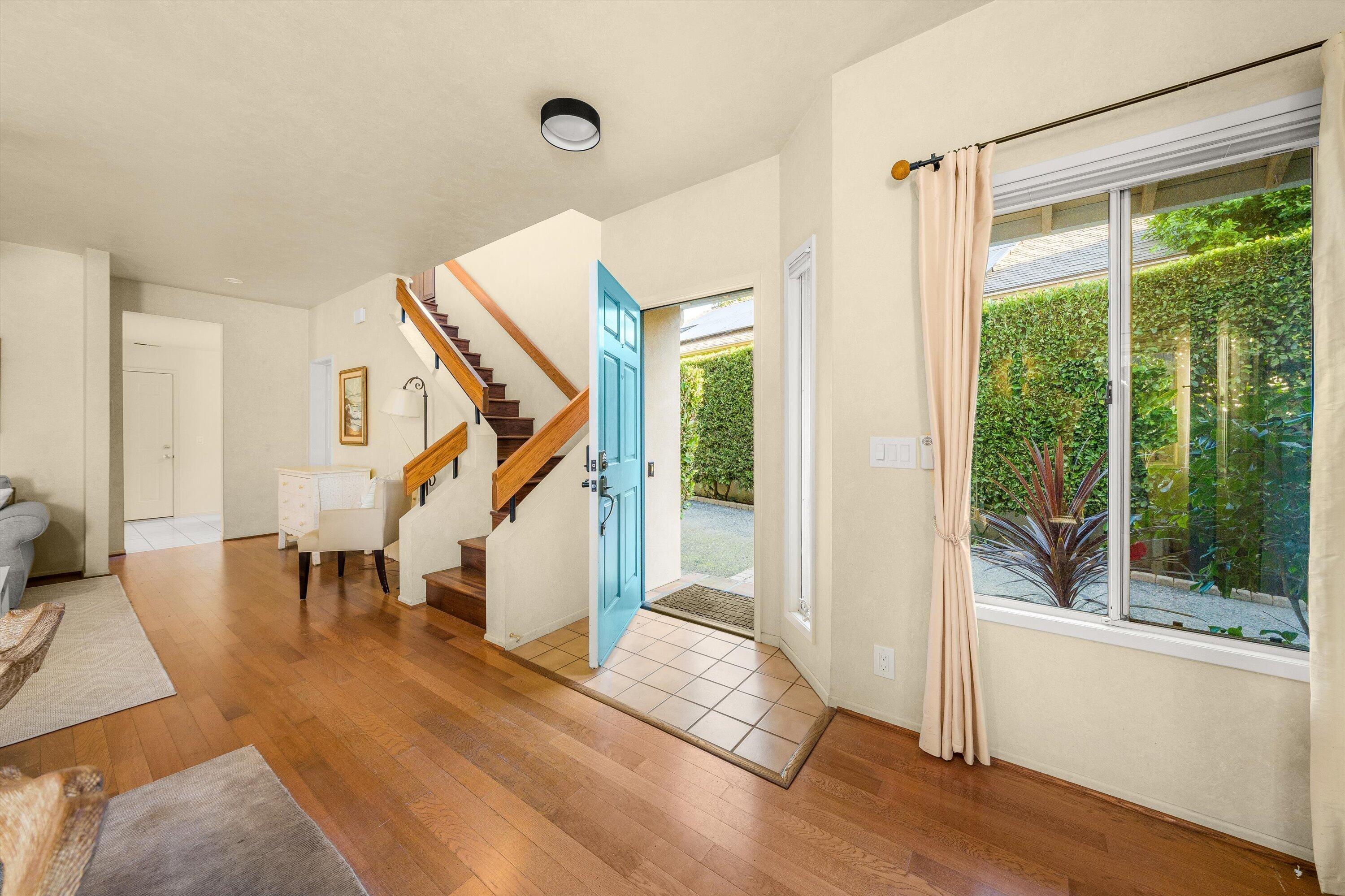 925 W Victoria Street