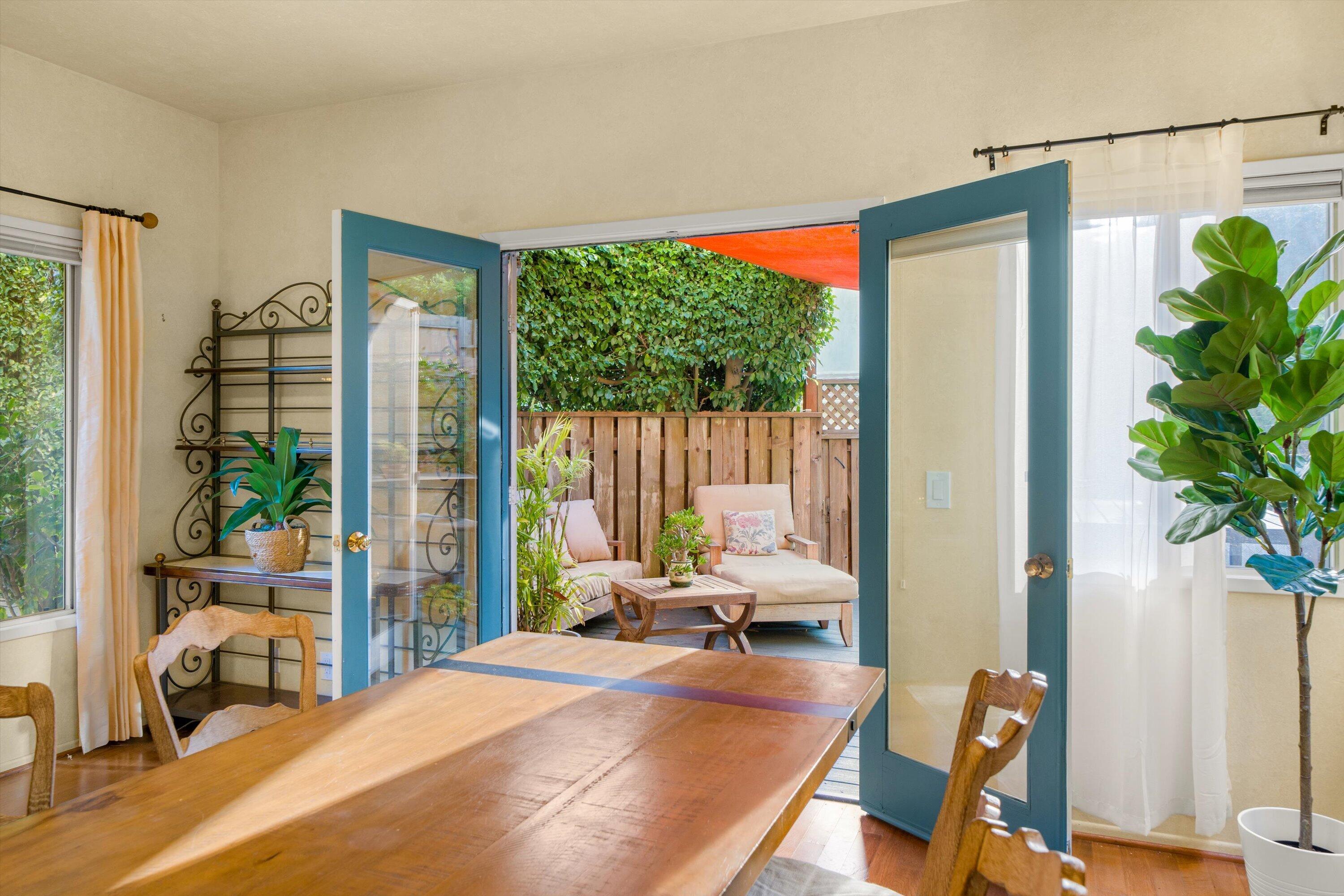 925 W Victoria Street