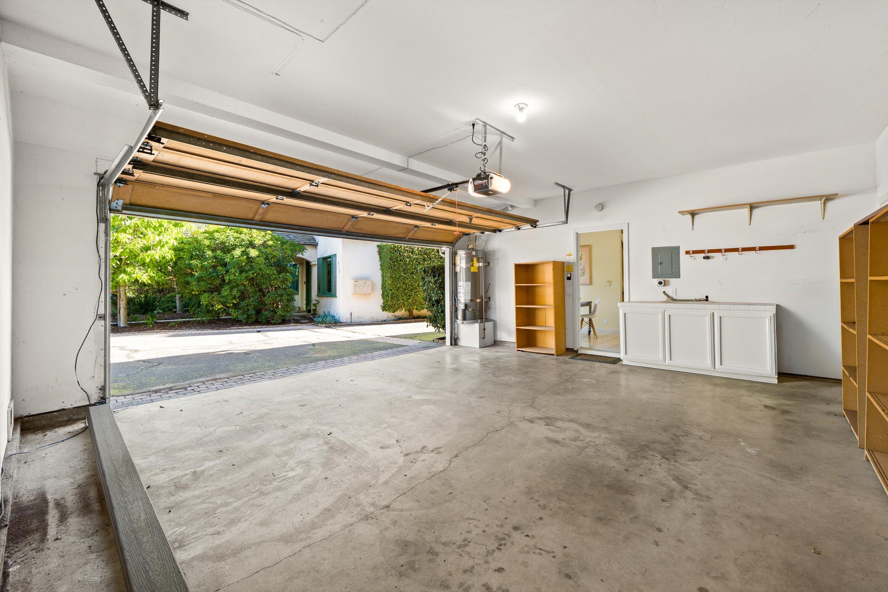 925 W Victoria Street