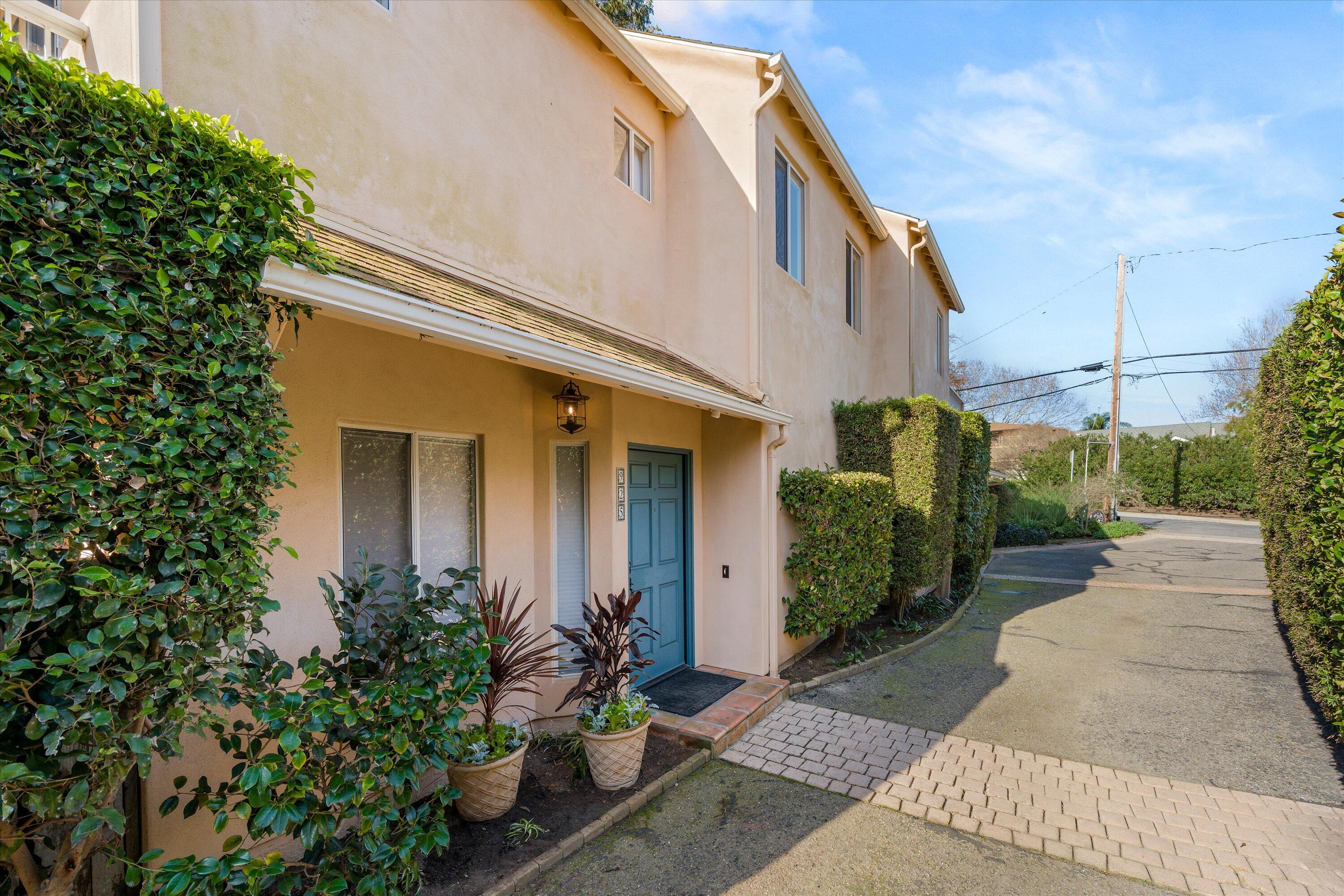 925 W Victoria Street