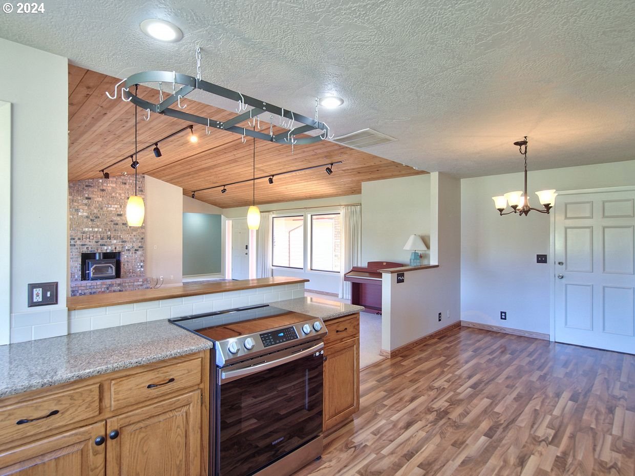 1247 NW TORRES PINE CT, McMinnville