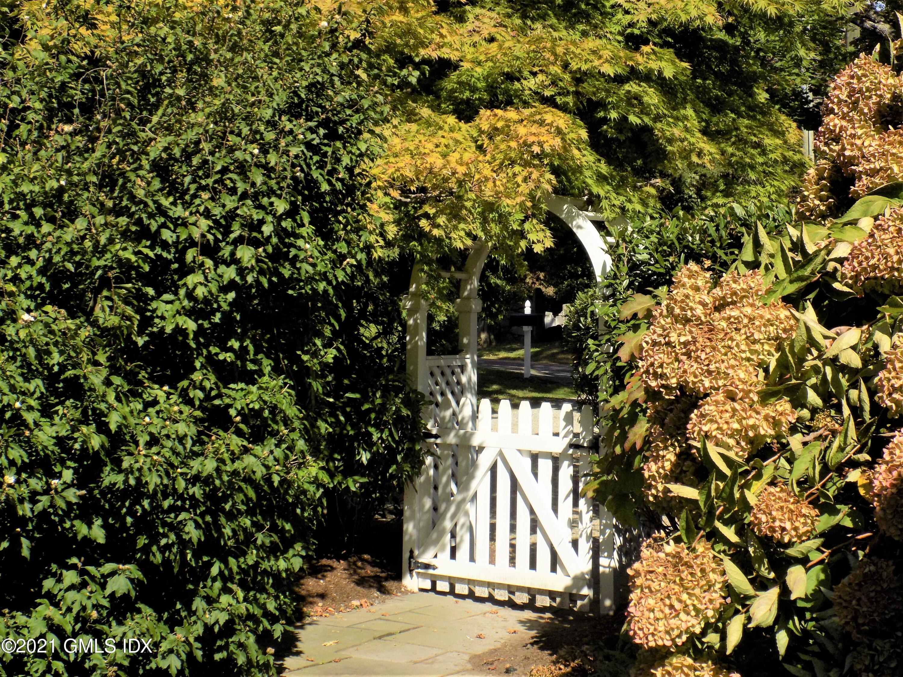 8 Tomac Avenue