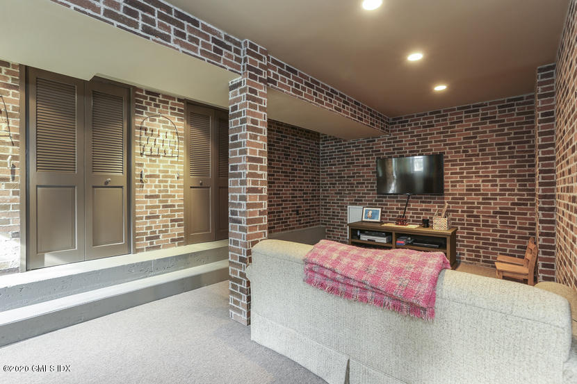 8 Tomac Avenue