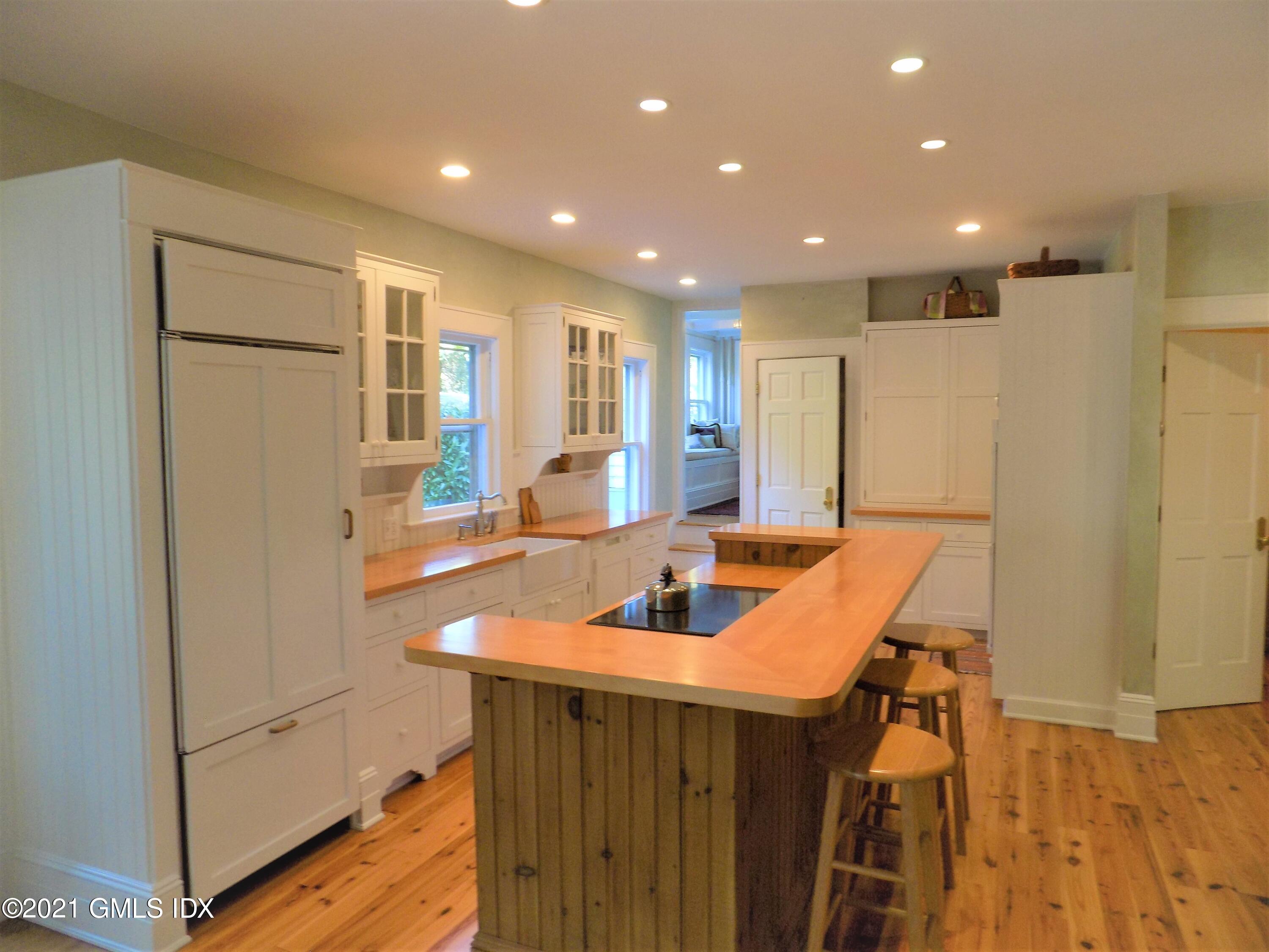 8 Tomac Avenue