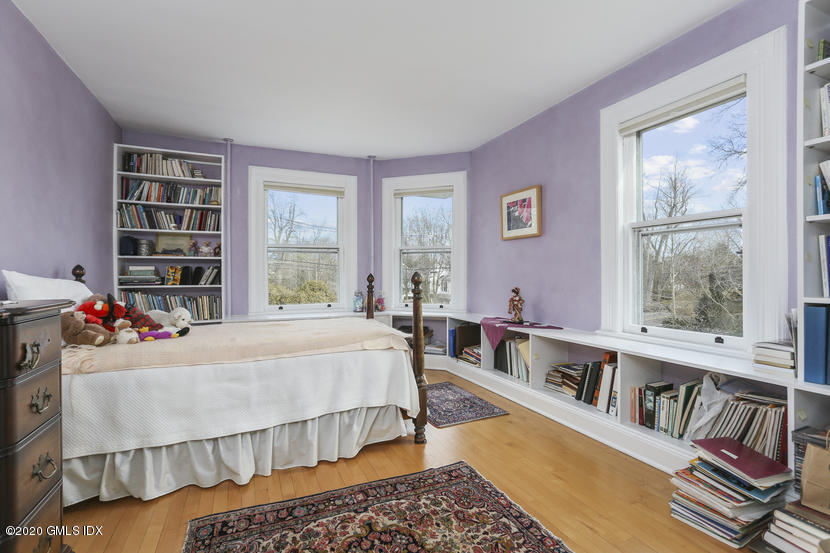 8 Tomac Avenue