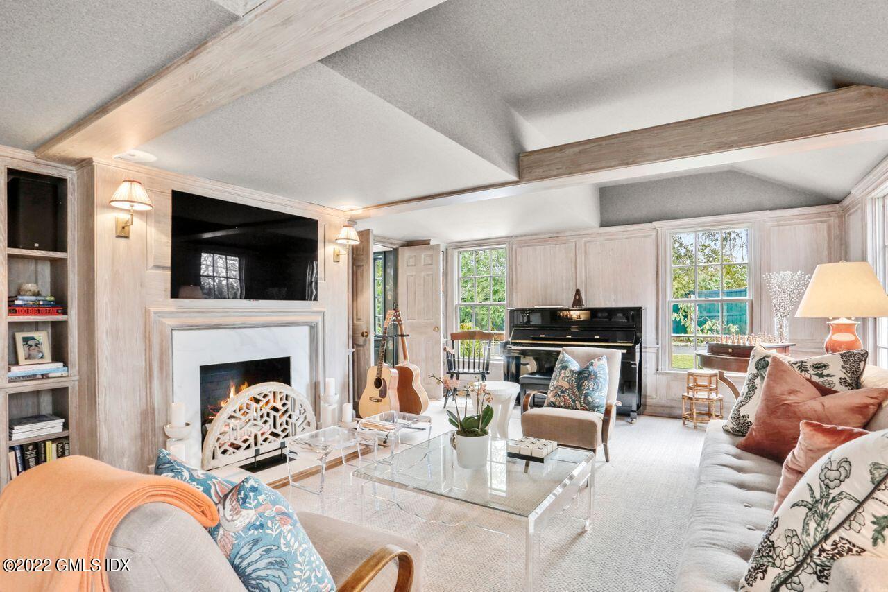 415 Round Hill Road