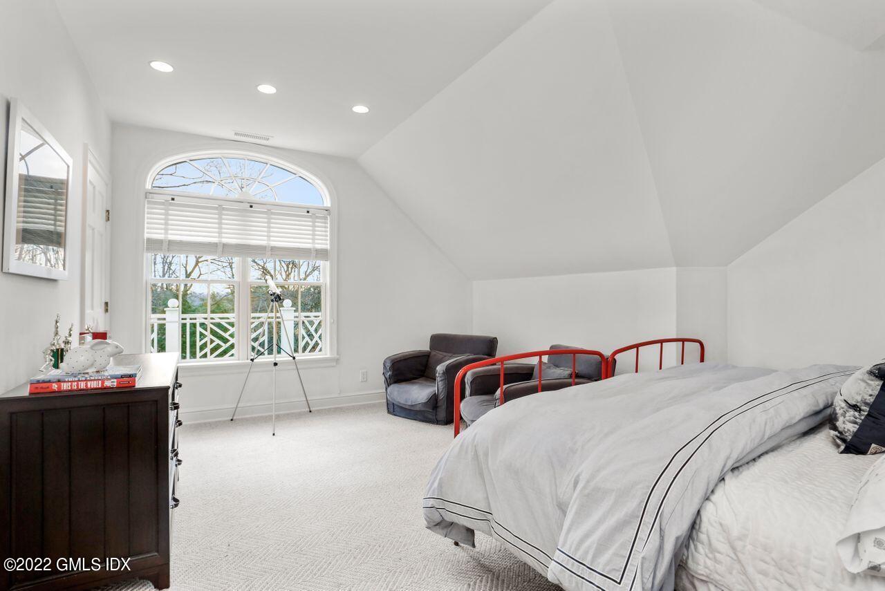 415 Round Hill Road