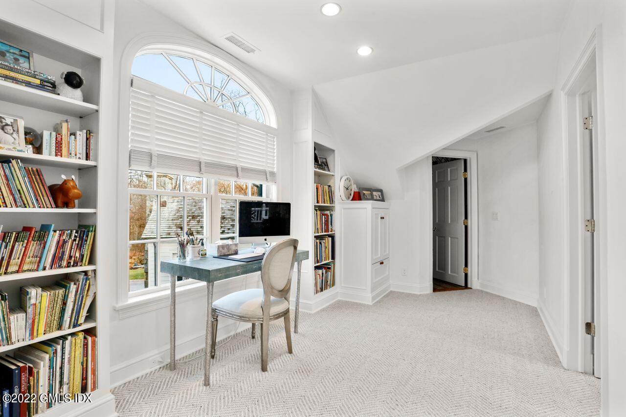 415 Round Hill Road