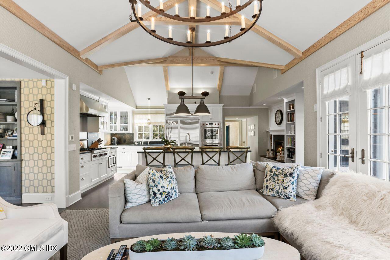 415 Round Hill Road