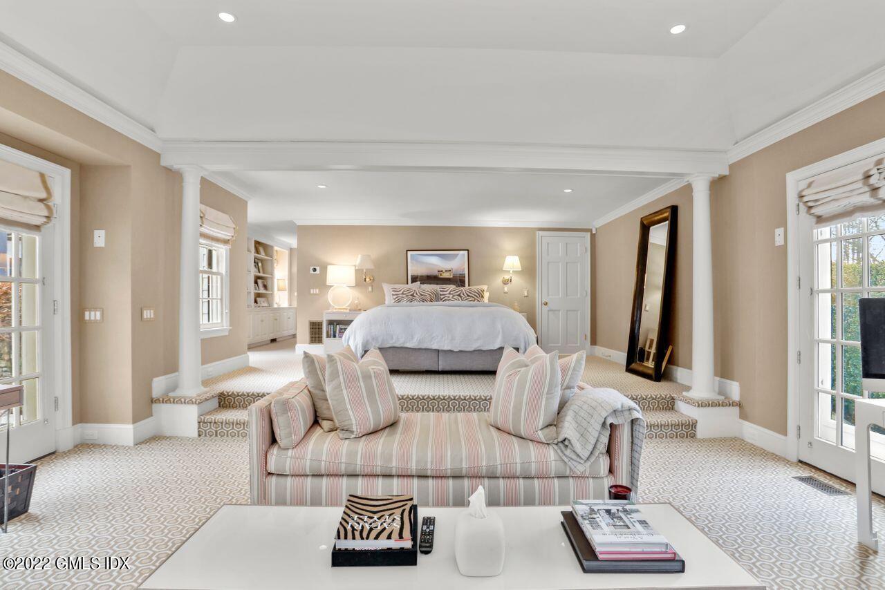 415 Round Hill Road