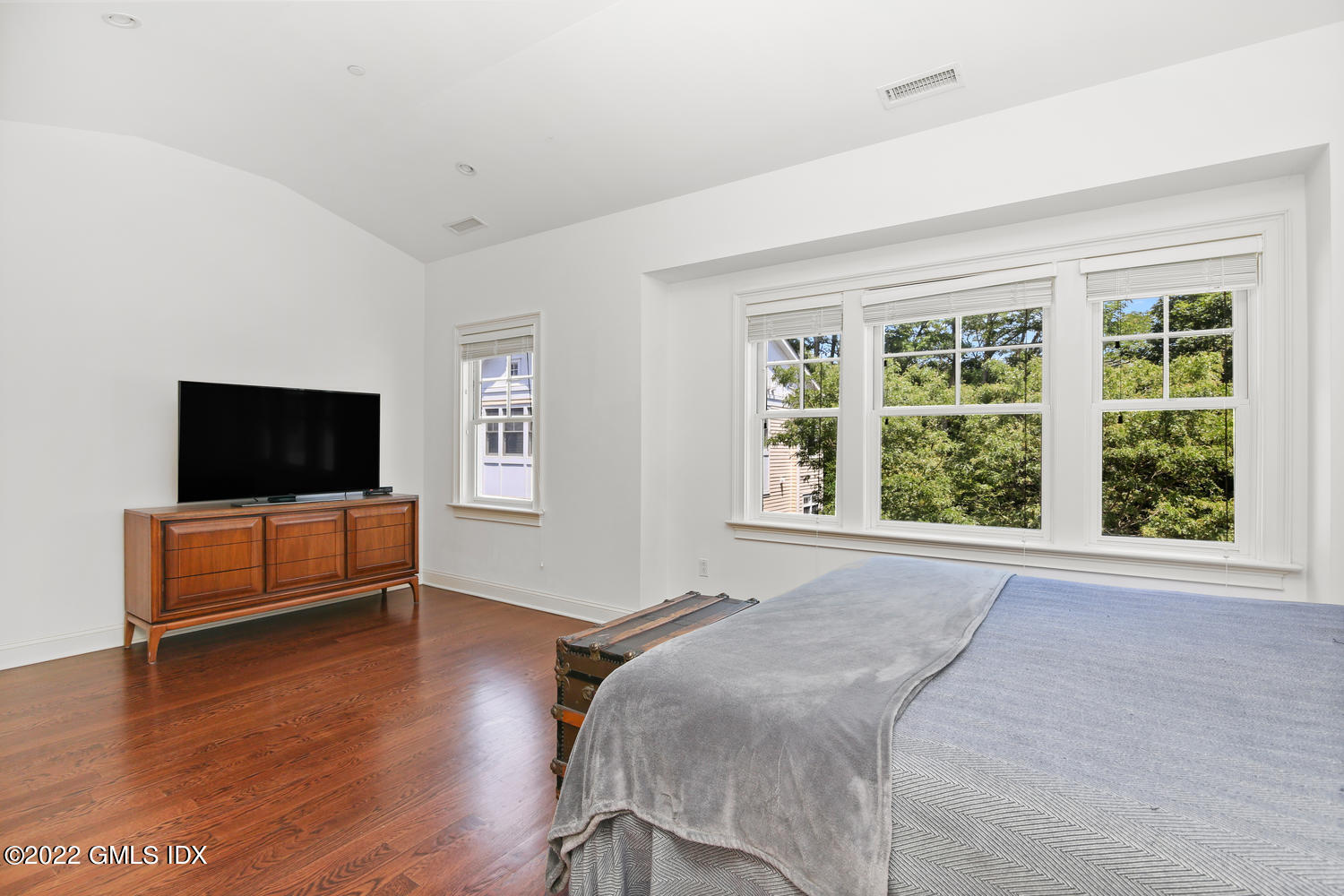 69 Riverdale Avenue Unit: 104