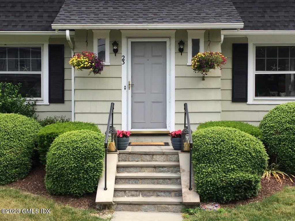 23 Edgewater Drive