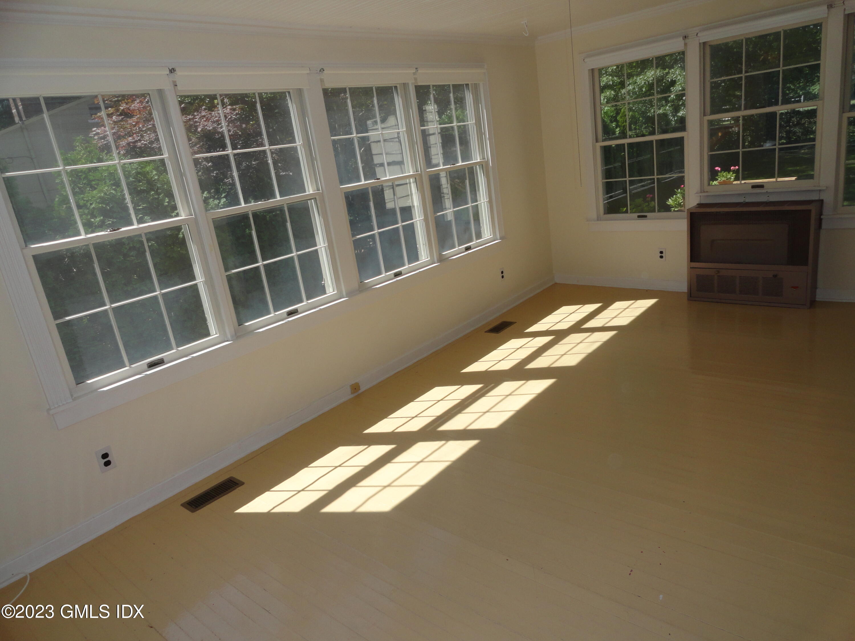 23 Edgewater Drive