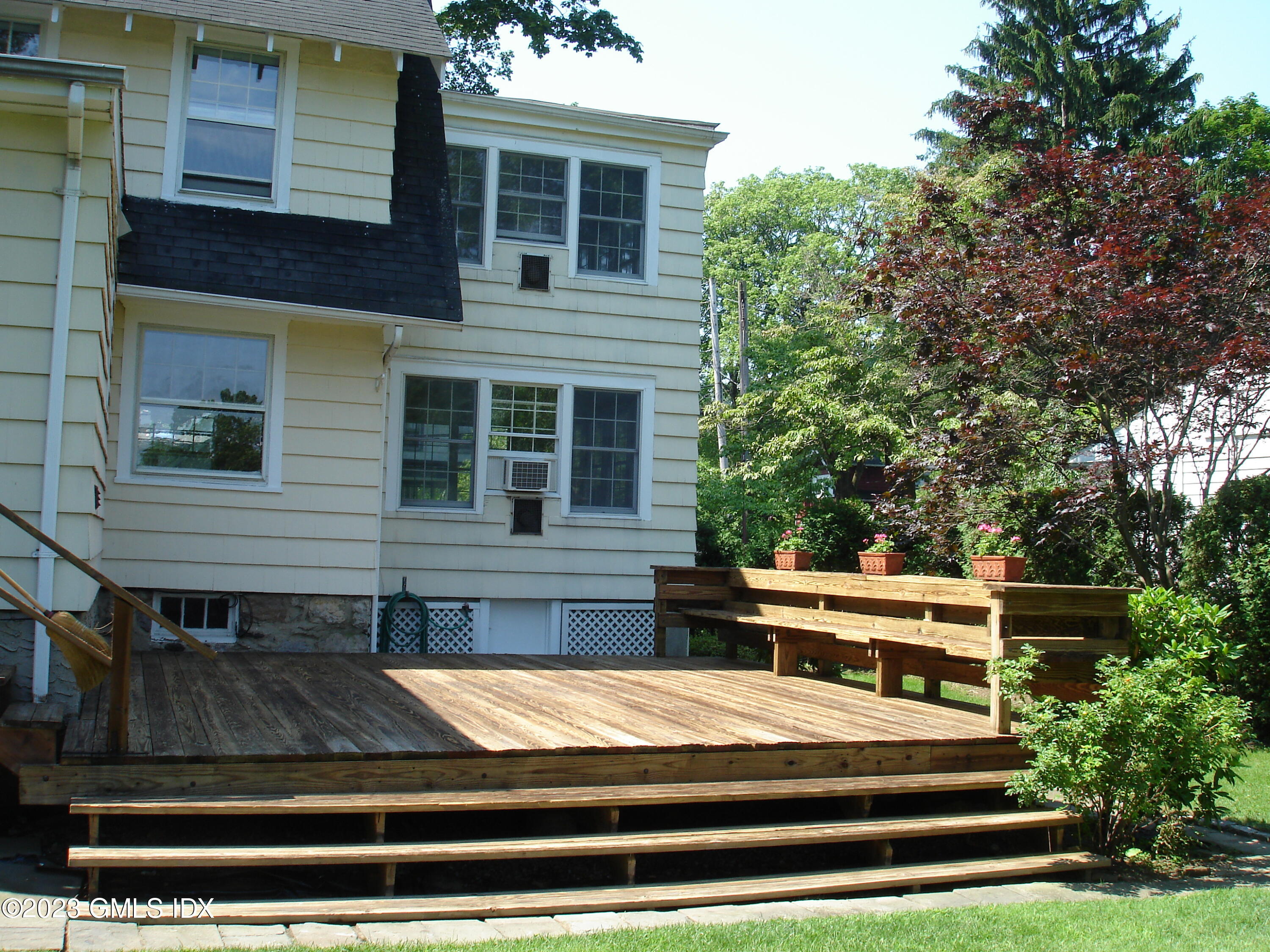 23 Edgewater Drive