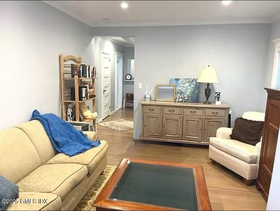 32 Ridge Street, 2