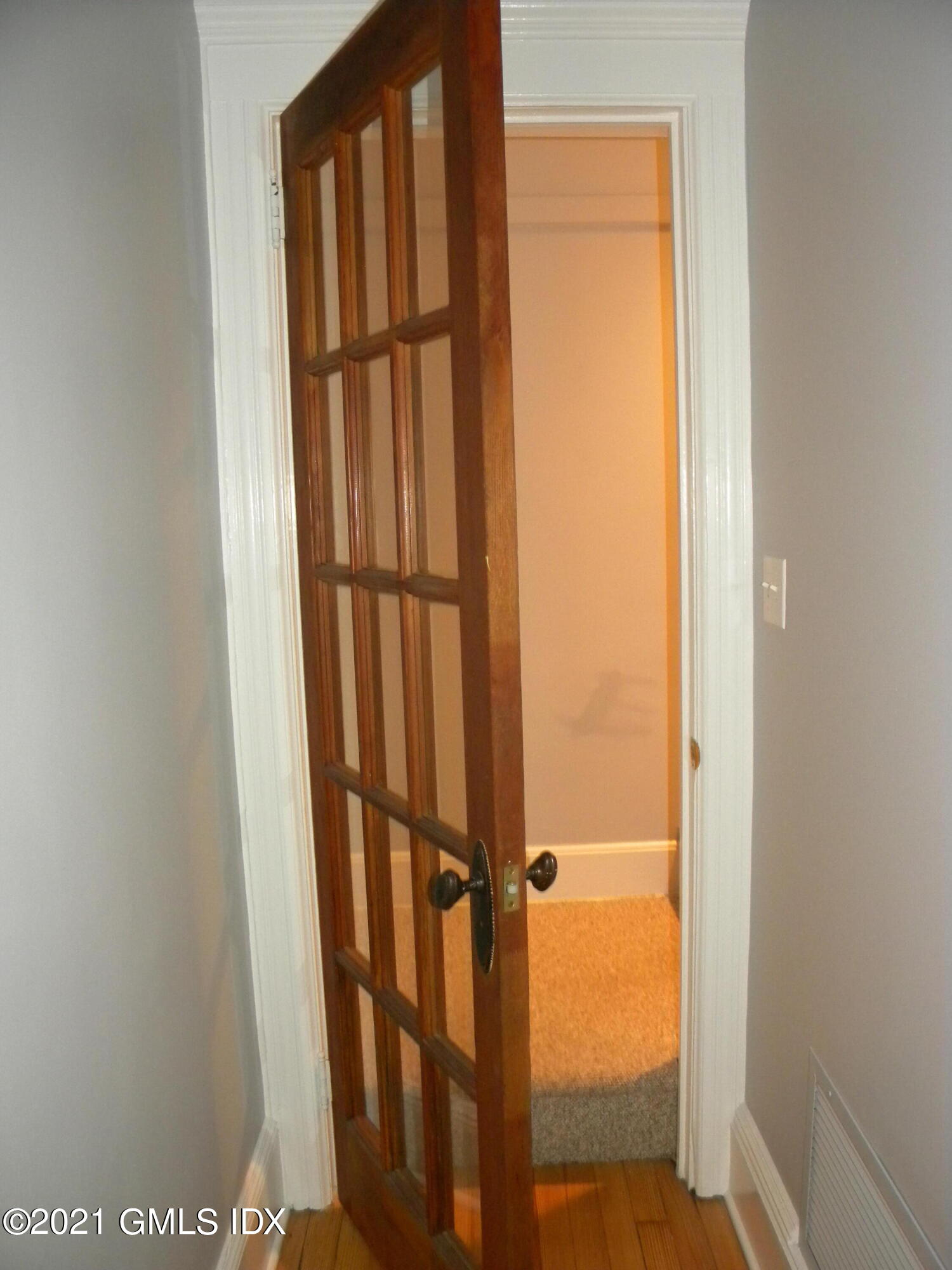 32 Ridge Street, 2