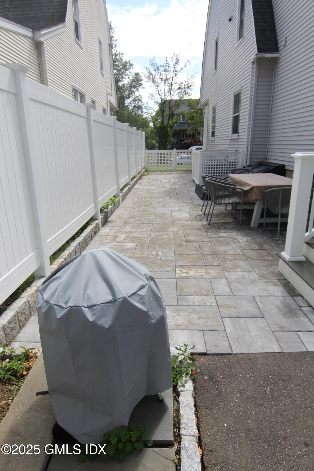 32 Ridge Street, 2