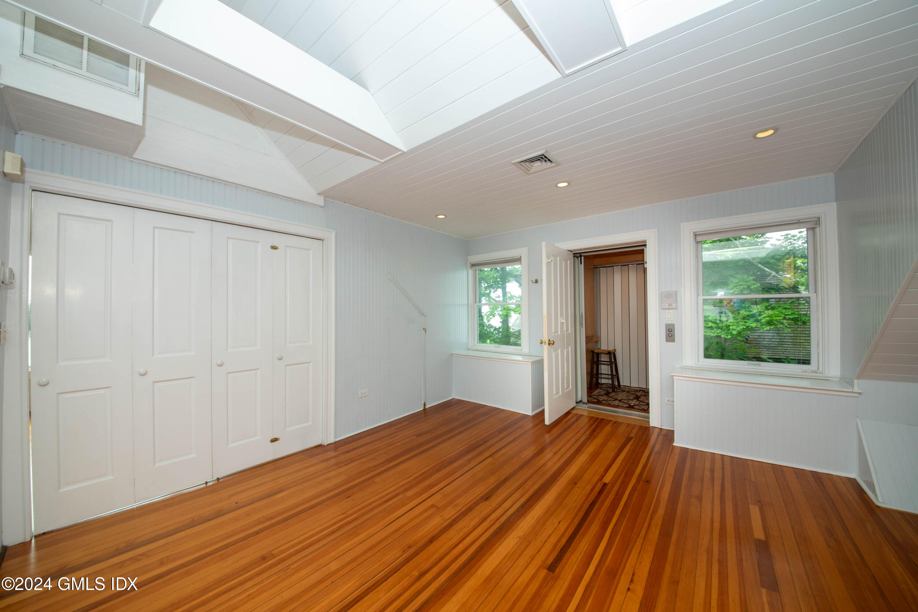 41 BYRAM SHORE Road, Upper Level