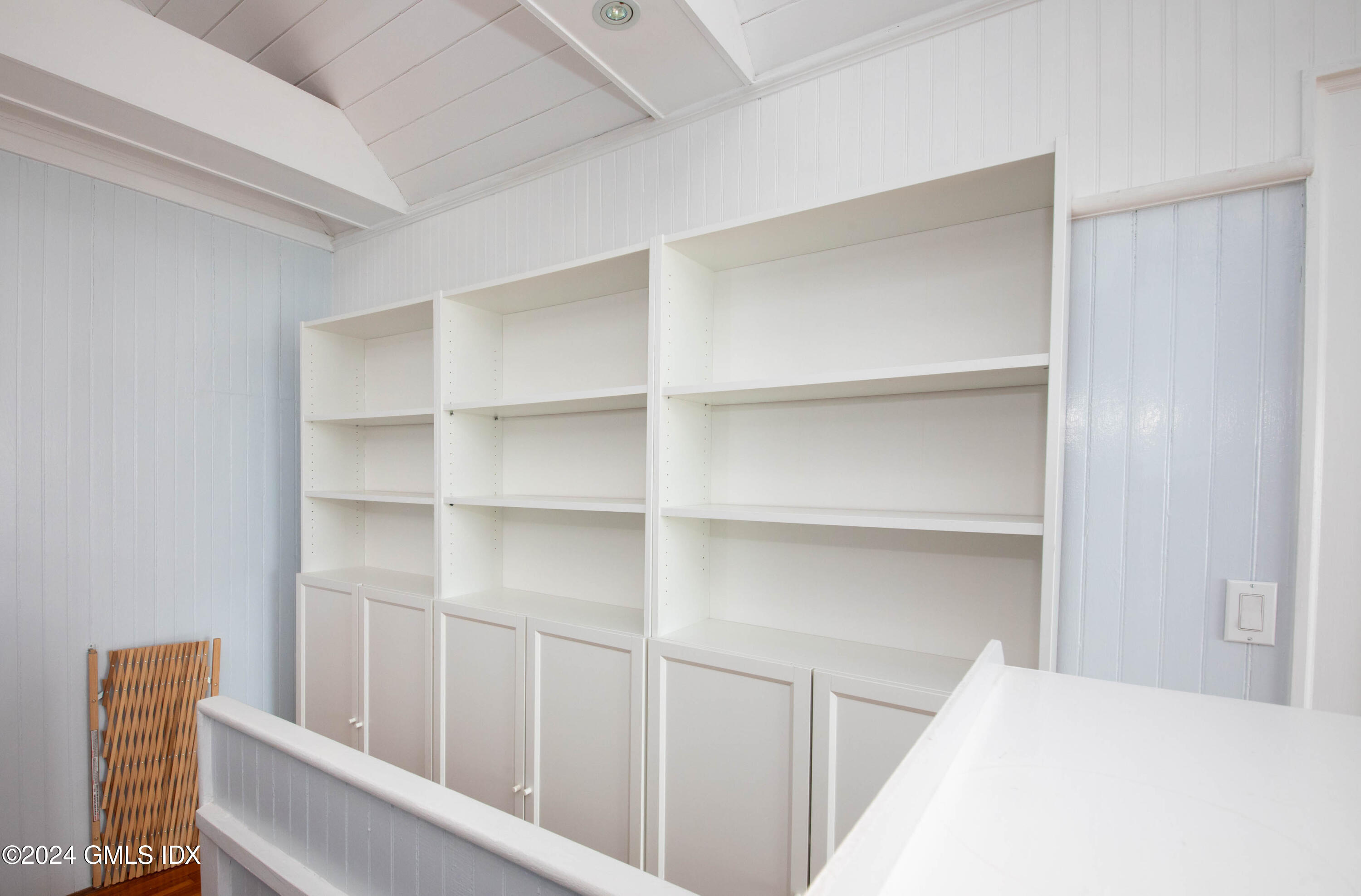 41 BYRAM SHORE Road, Upper Level