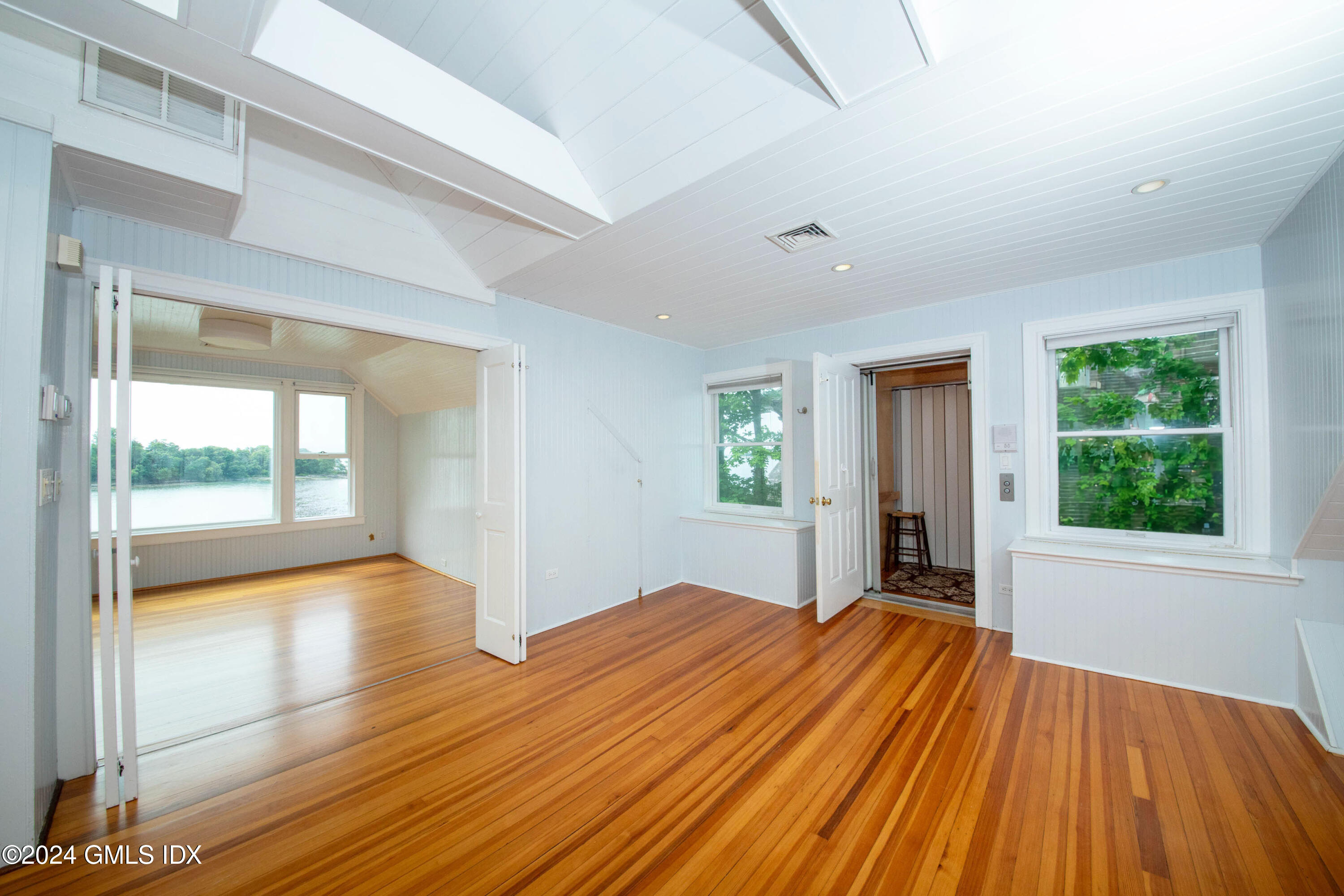 41 BYRAM SHORE Road, Upper Level