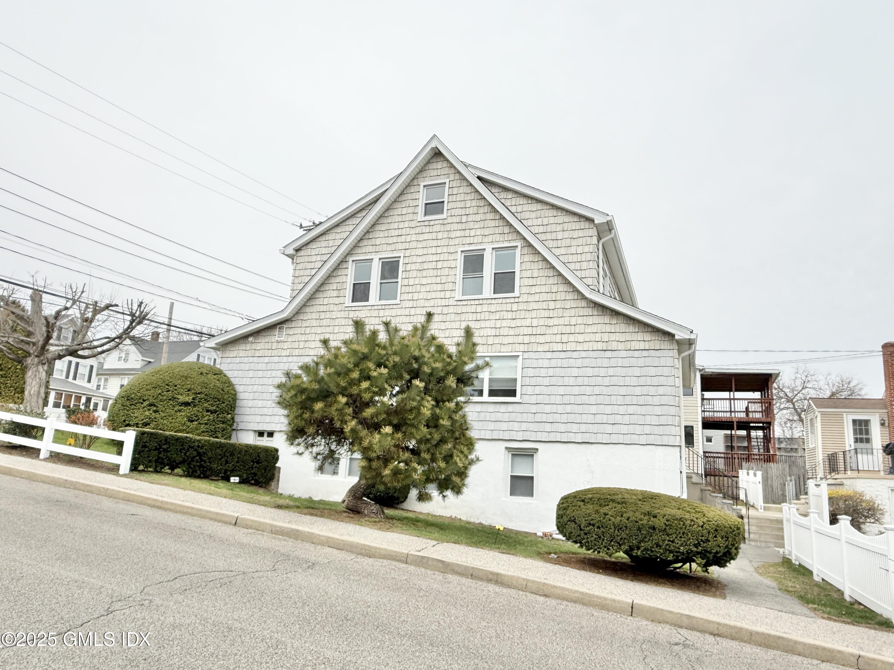 237 HAMILTON Avenue, 2nd Floor