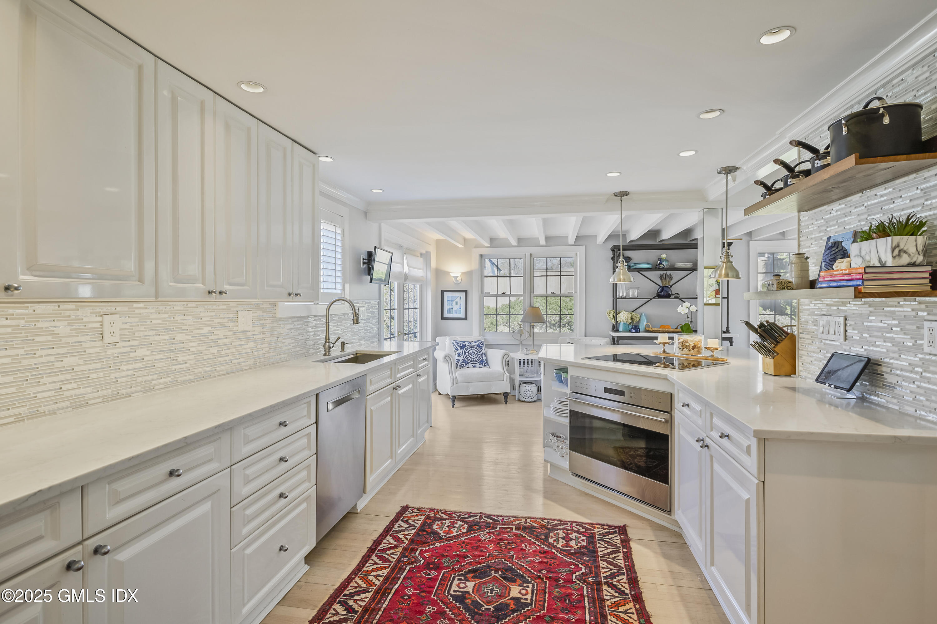 52 SOUND BEACH Avenue