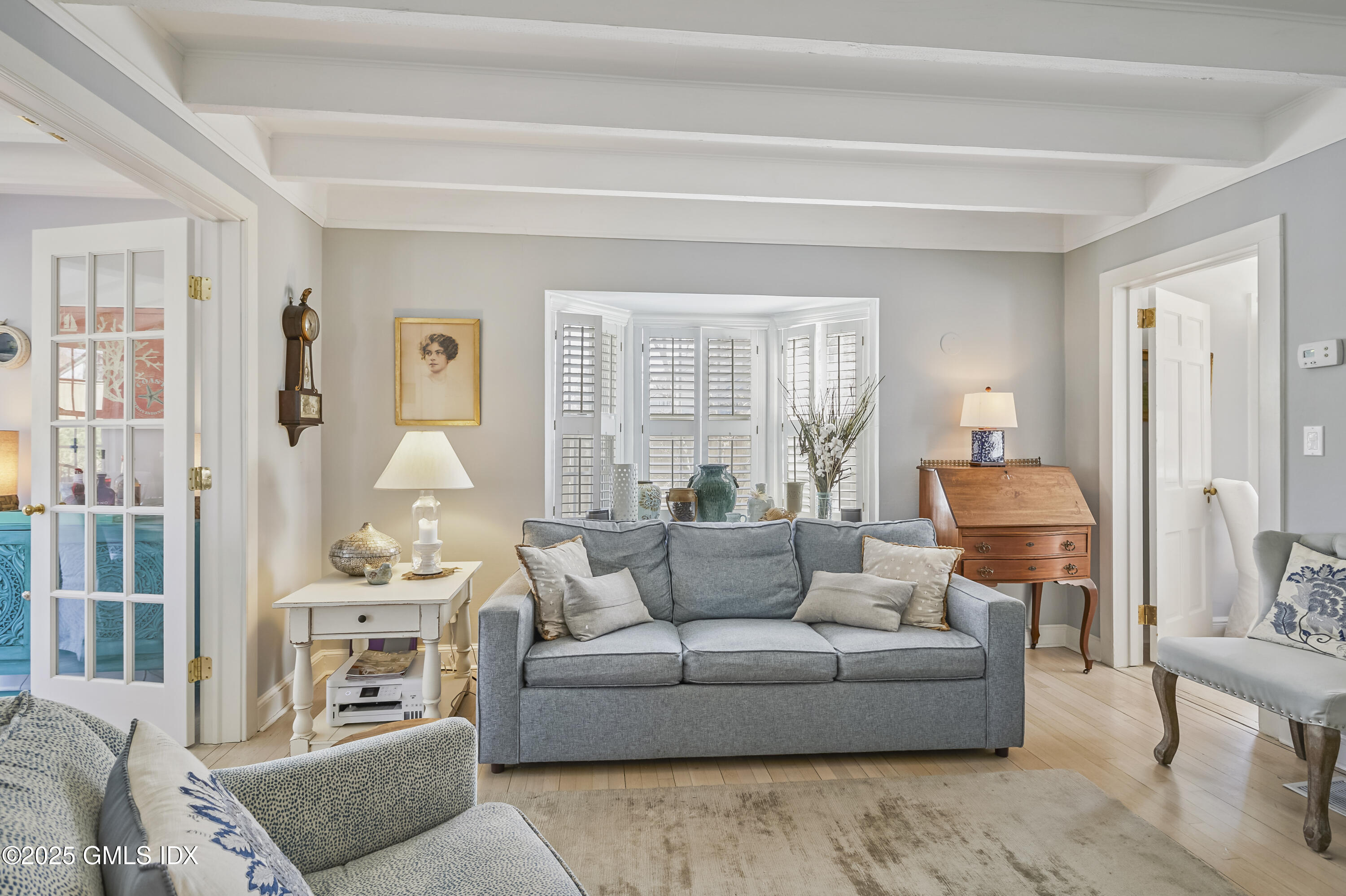 52 SOUND BEACH Avenue