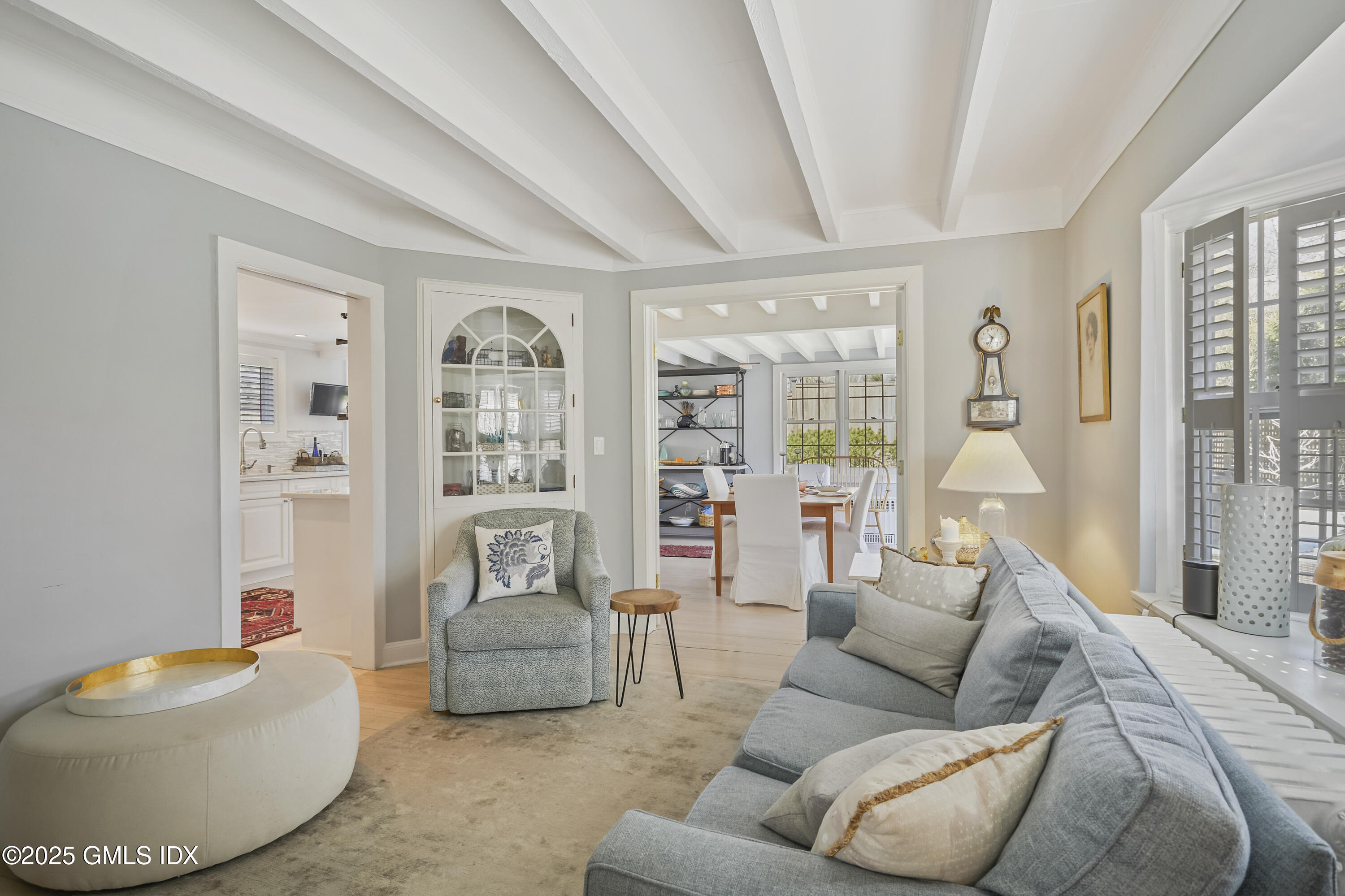52 SOUND BEACH Avenue