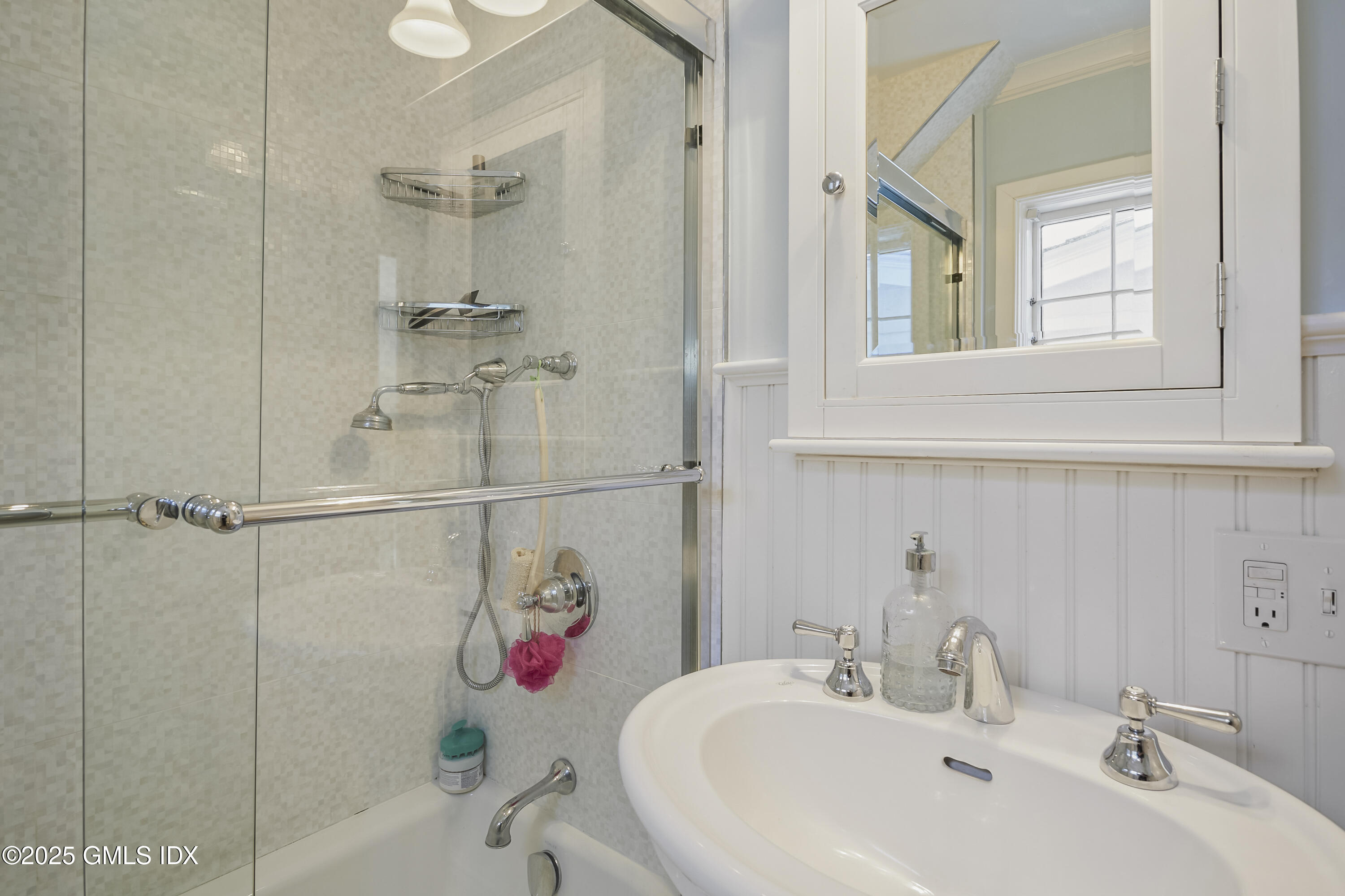52 SOUND BEACH Avenue