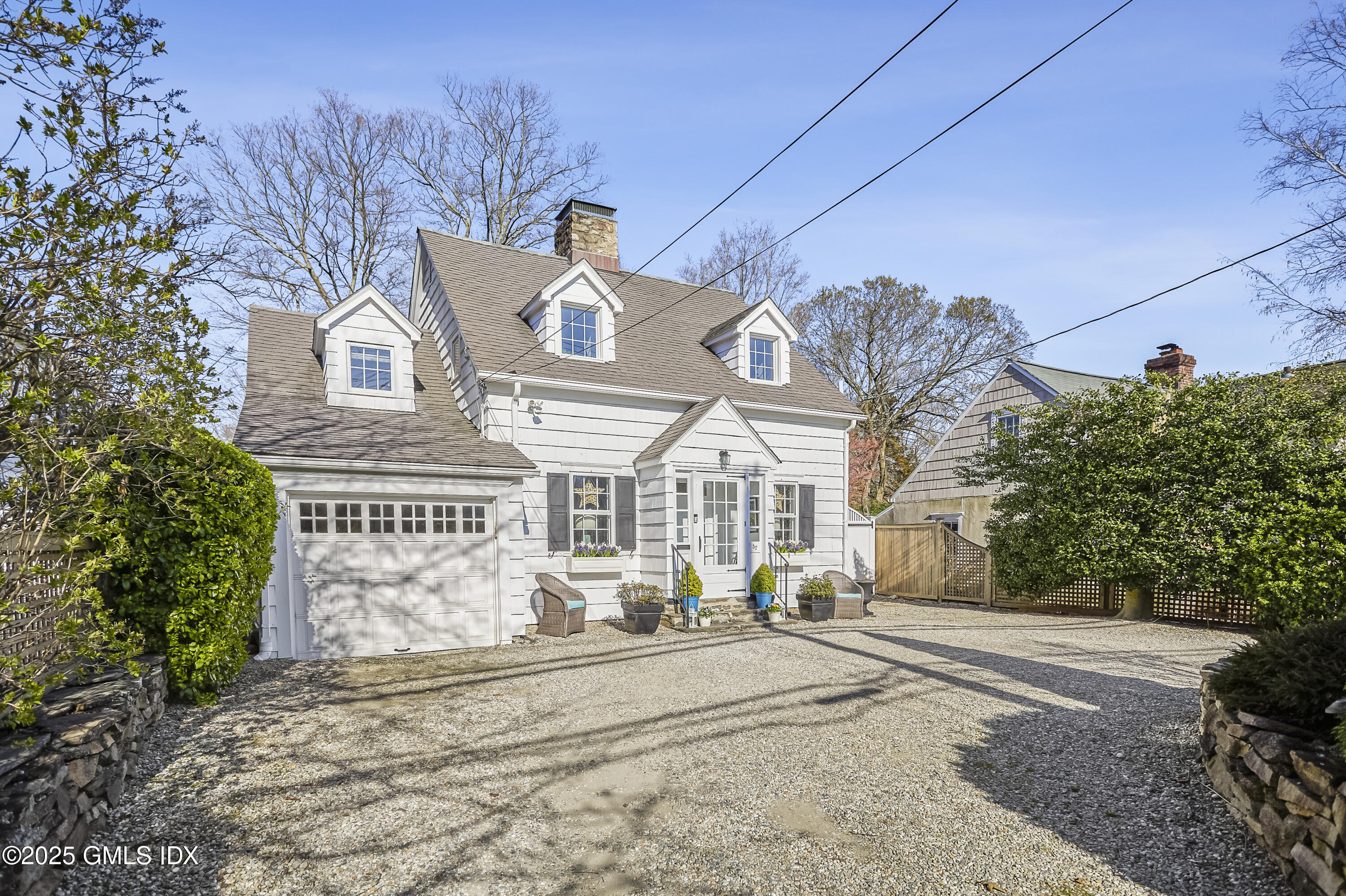 52 SOUND BEACH Avenue