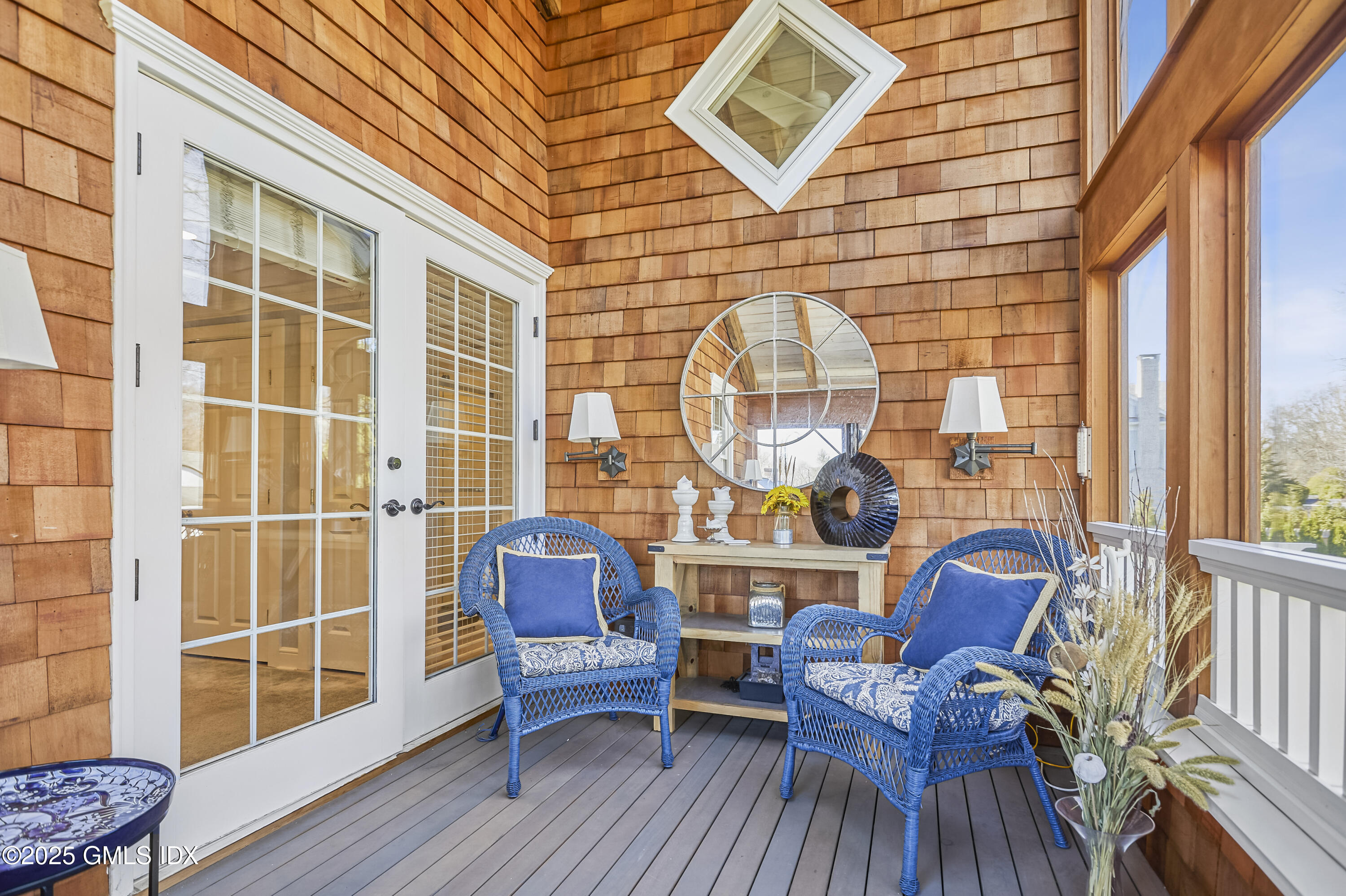 52 SOUND BEACH Avenue