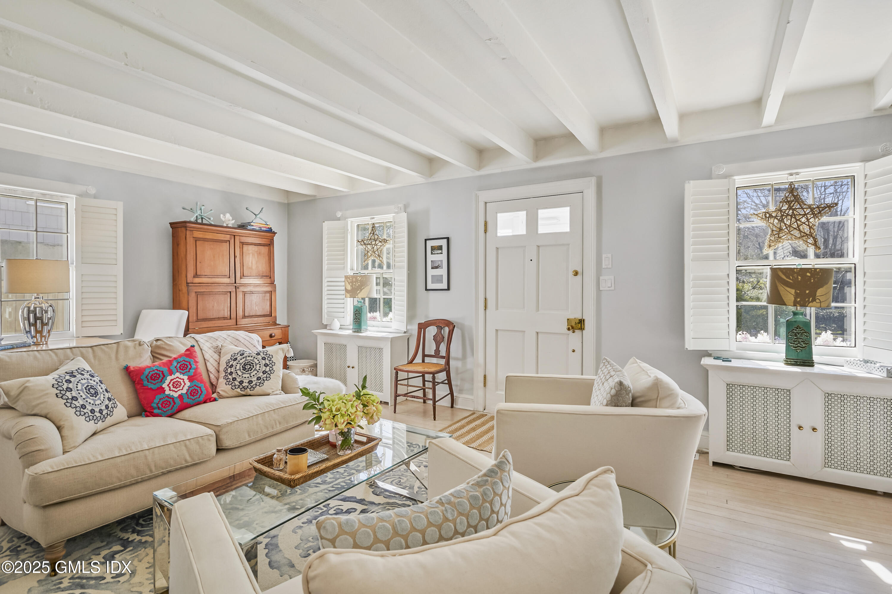 52 SOUND BEACH Avenue