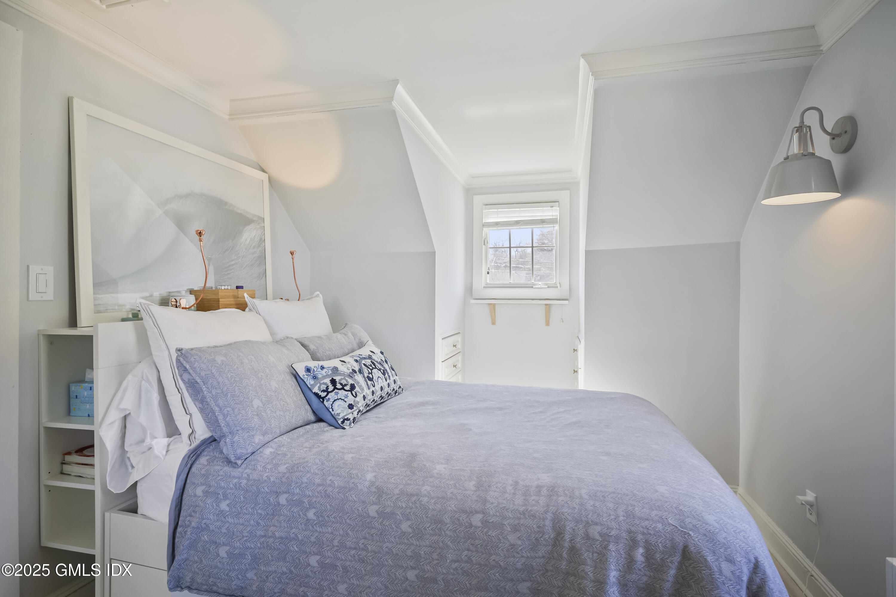 52 SOUND BEACH Avenue