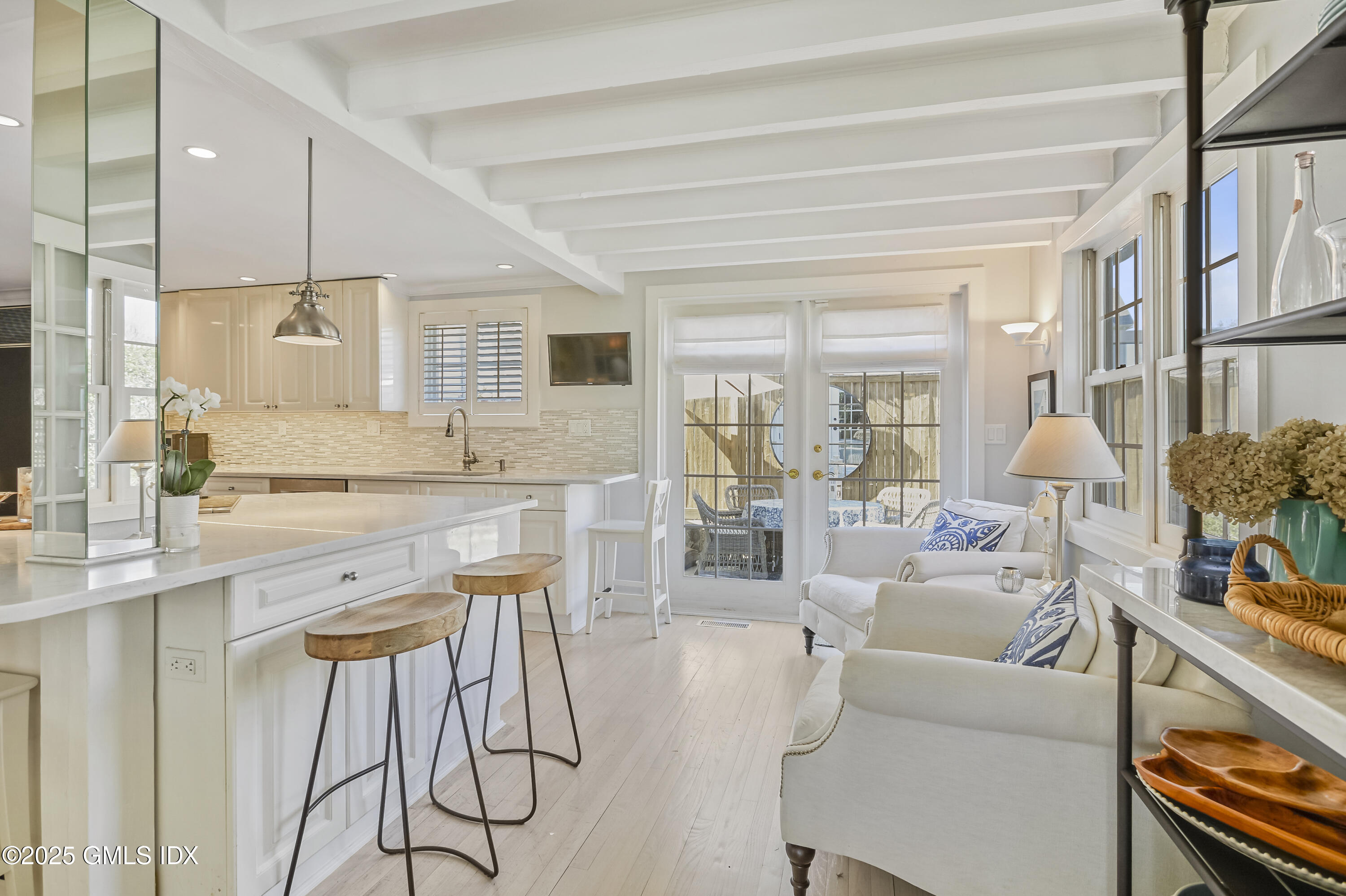 52 SOUND BEACH Avenue