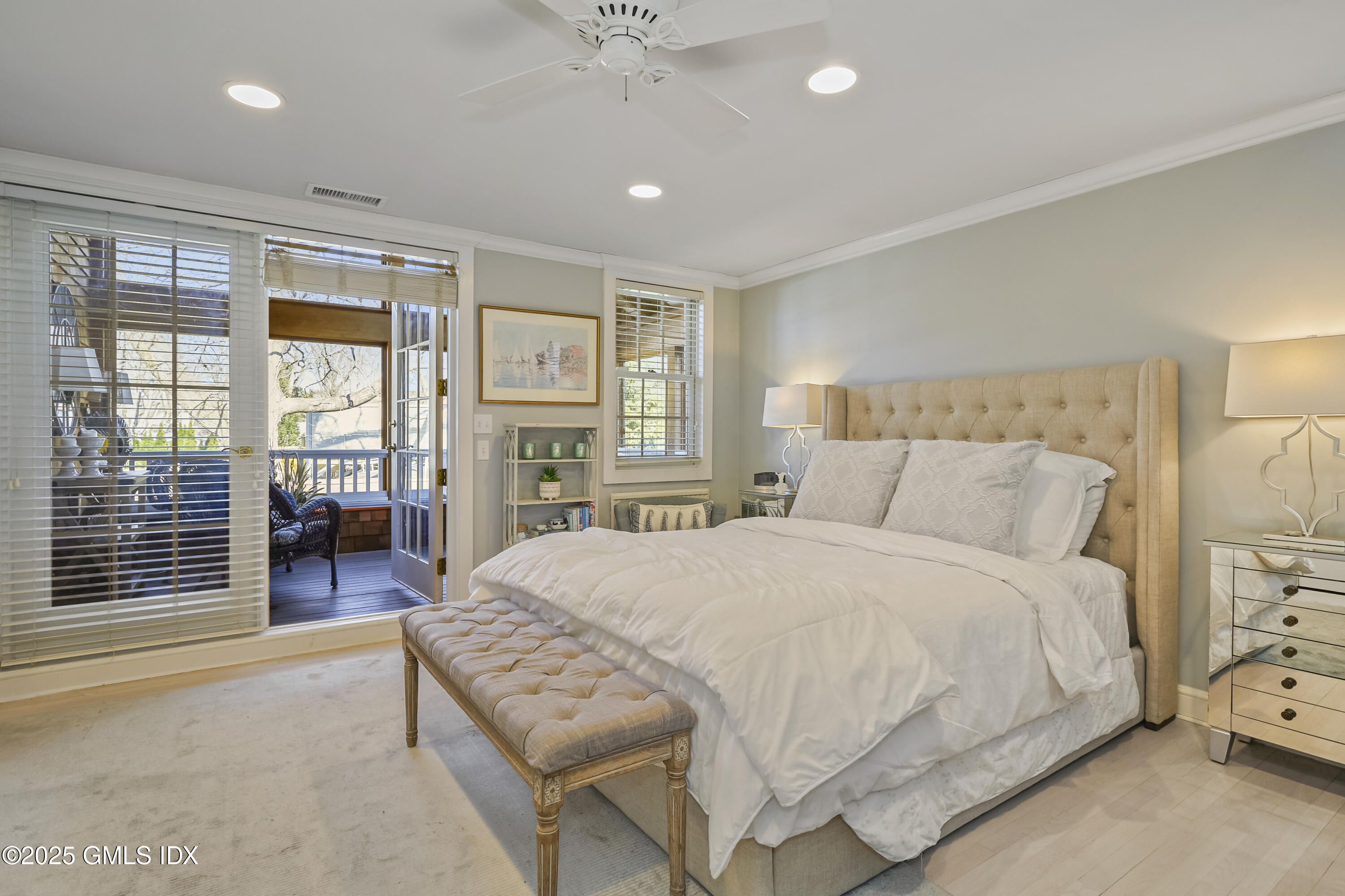 52 SOUND BEACH Avenue