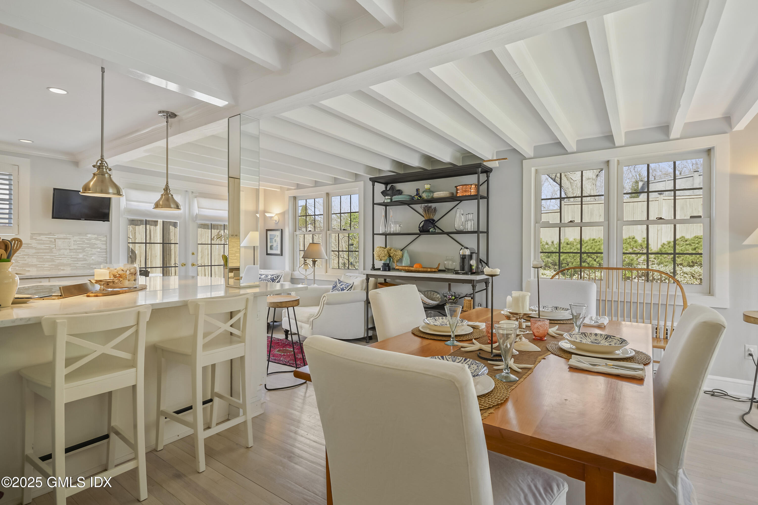 52 SOUND BEACH Avenue