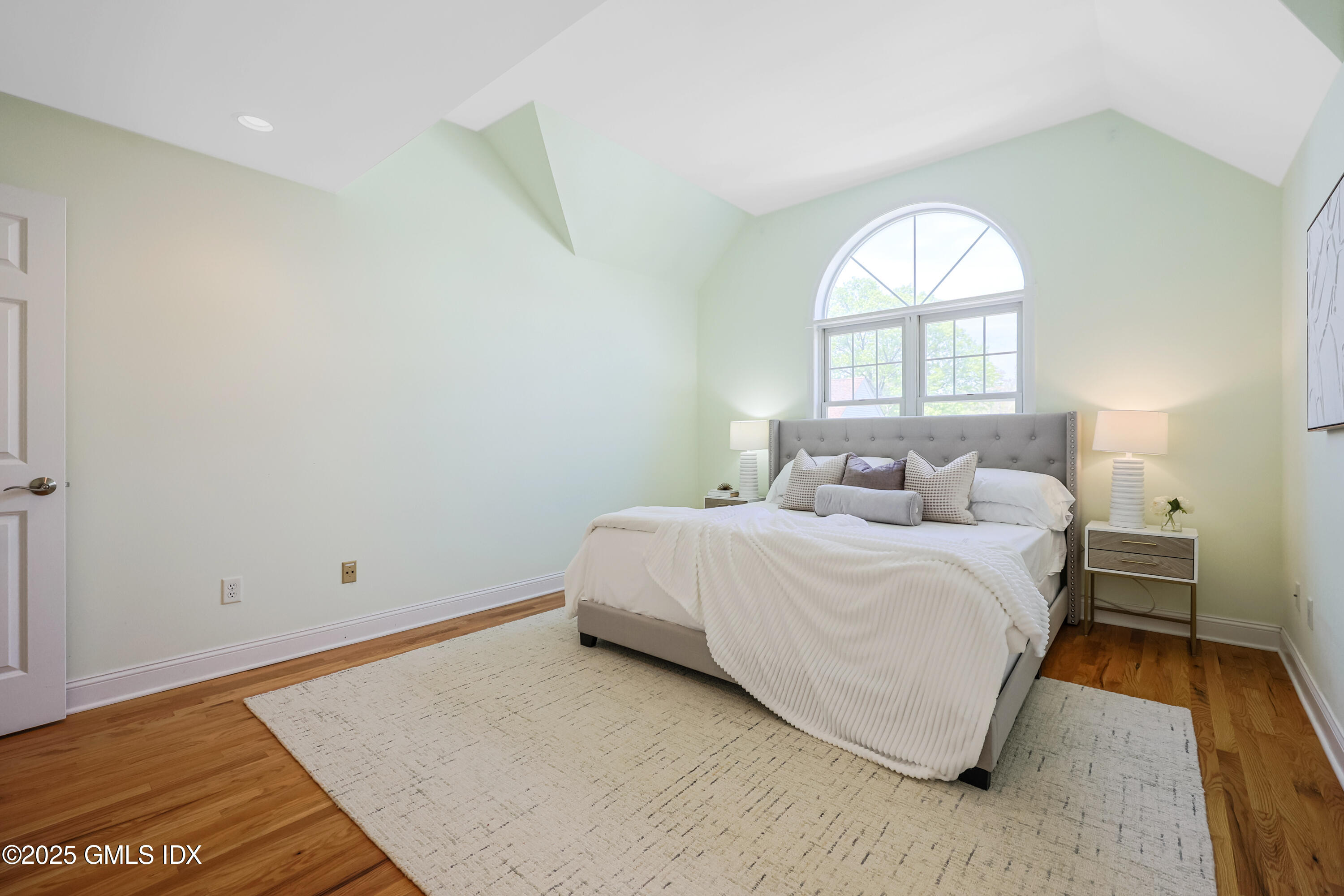 51 Forest Avenue, 98