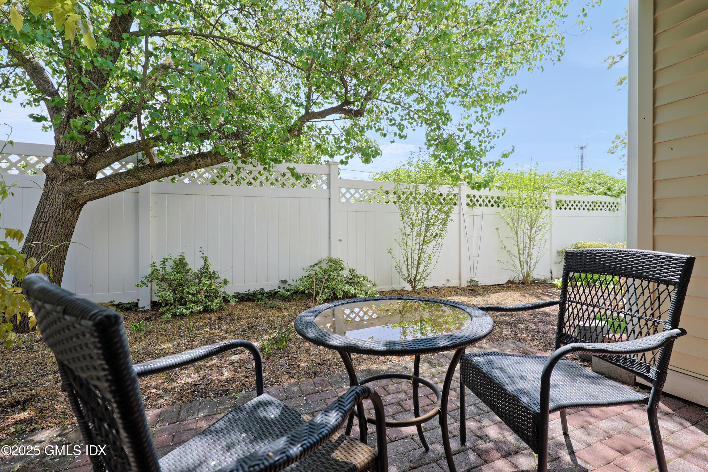 51 Forest Avenue, 98