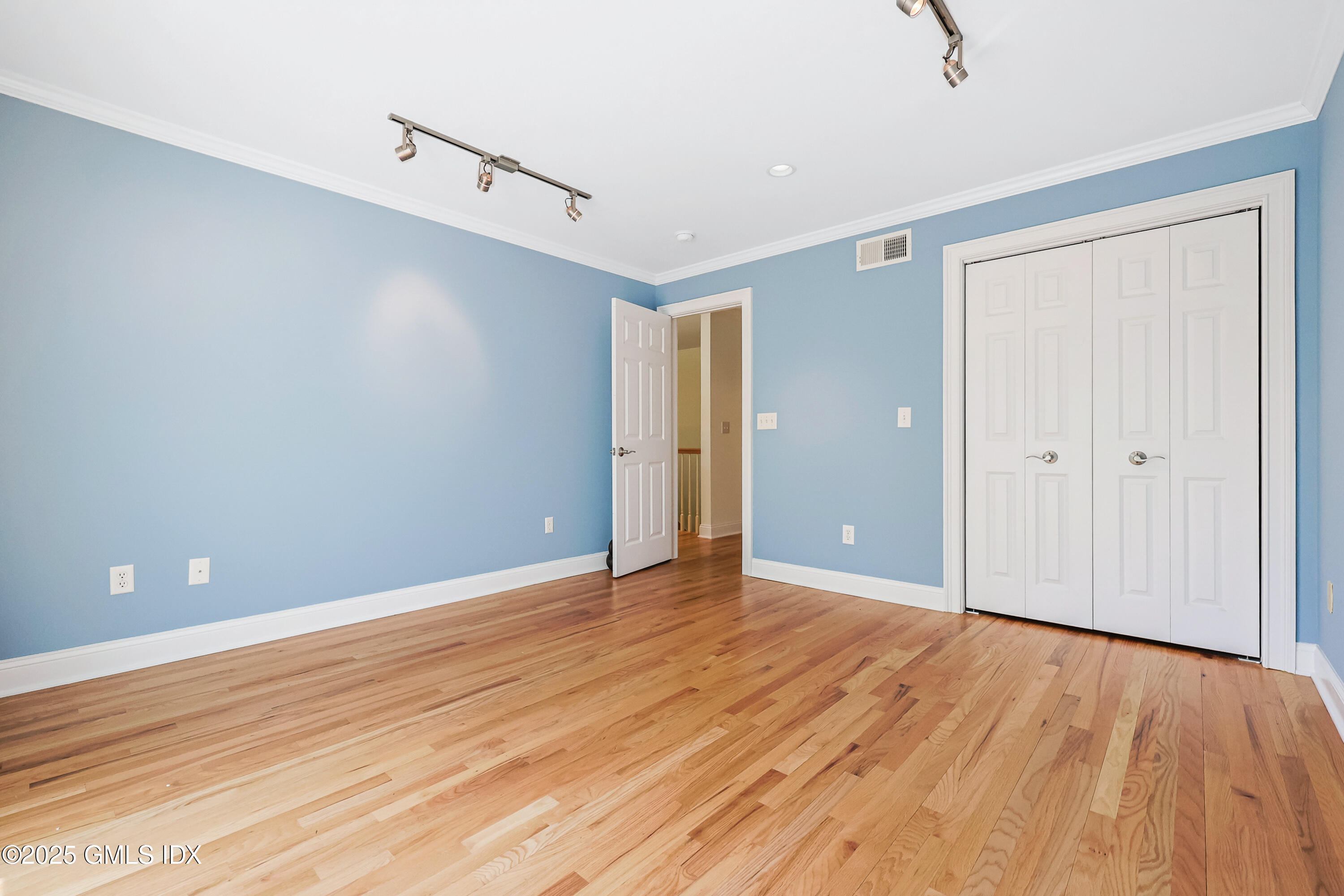 51 Forest Avenue, 98