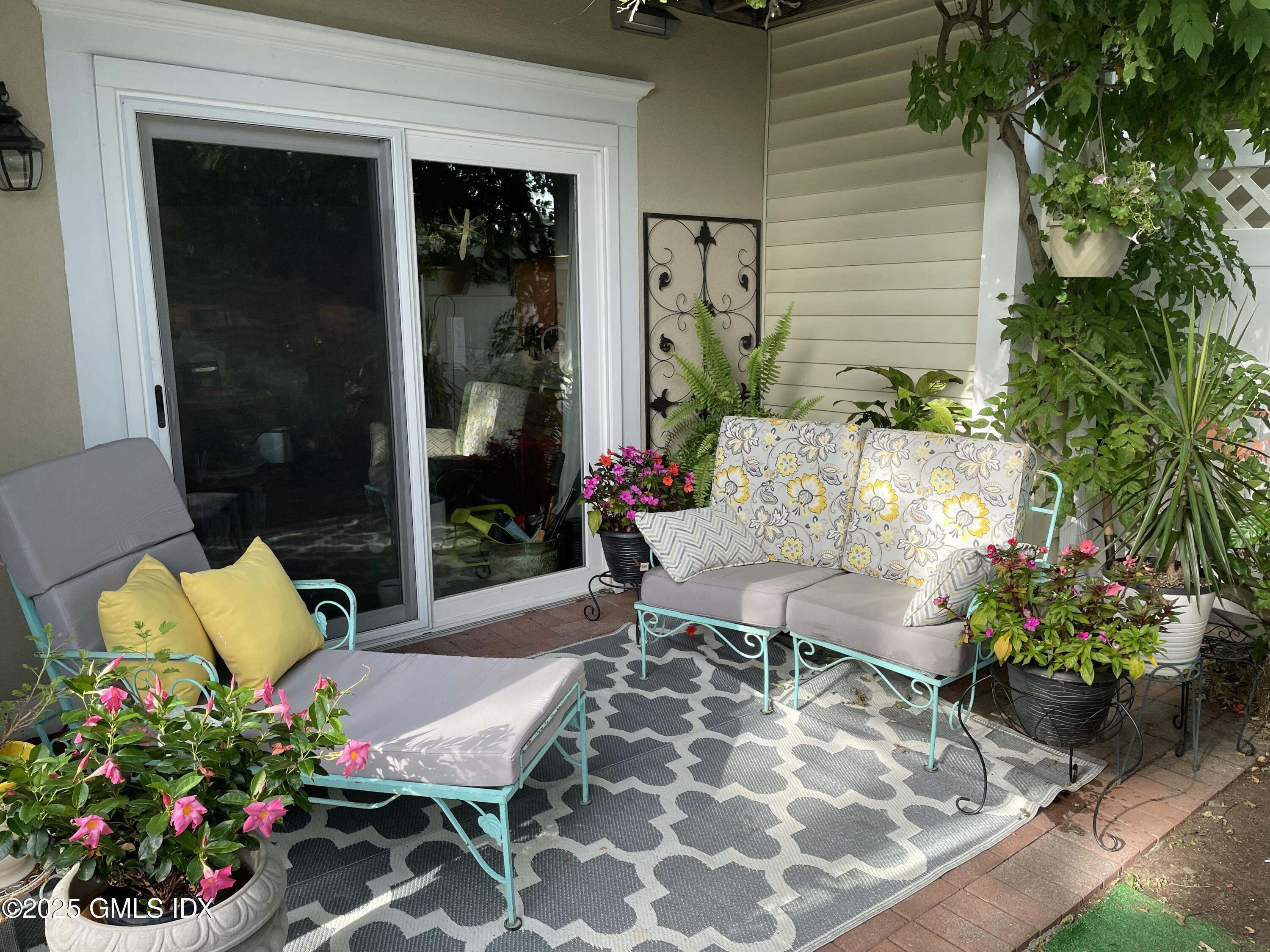 51 Forest Avenue, 98