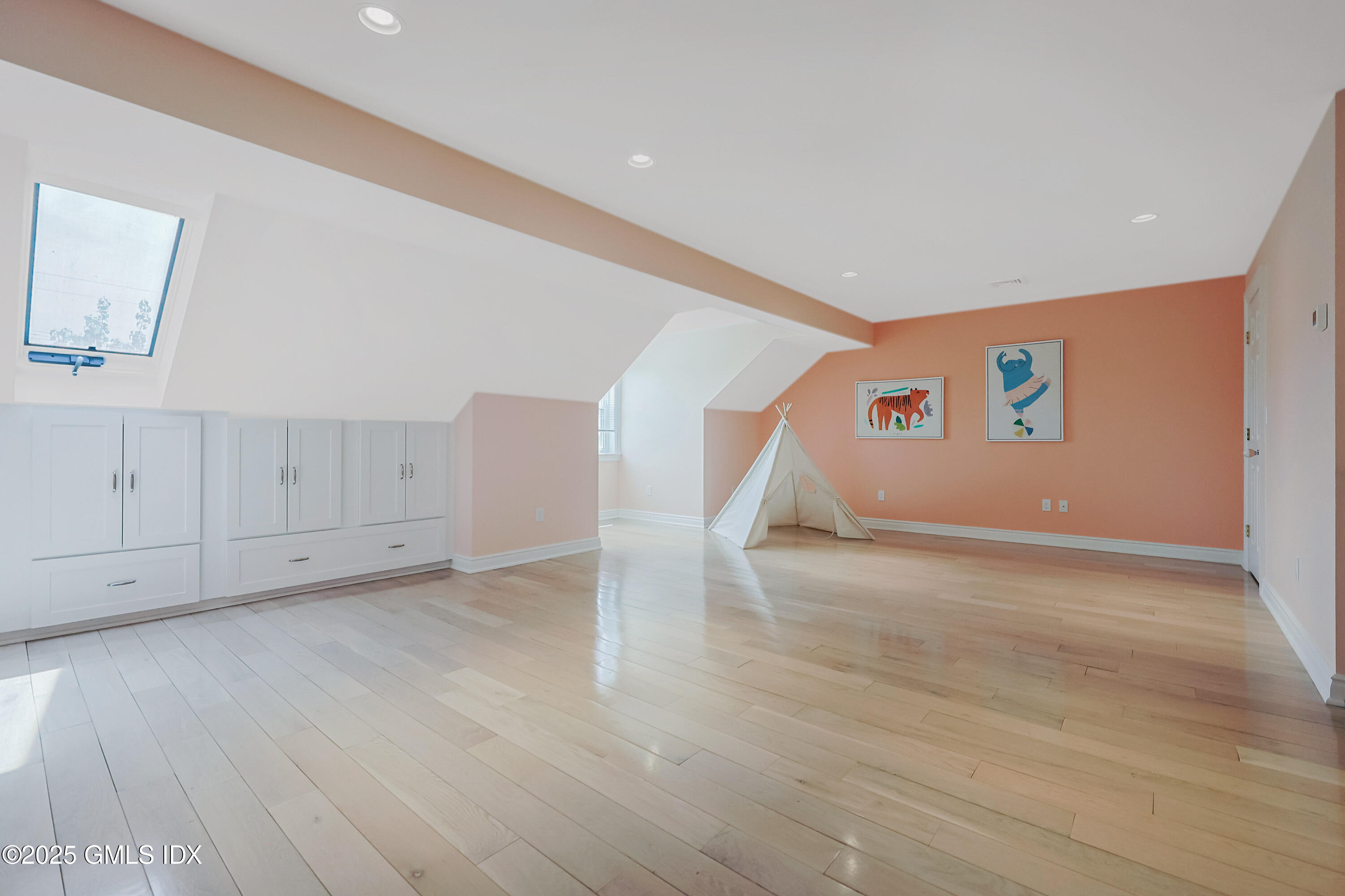 51 Forest Avenue, 98