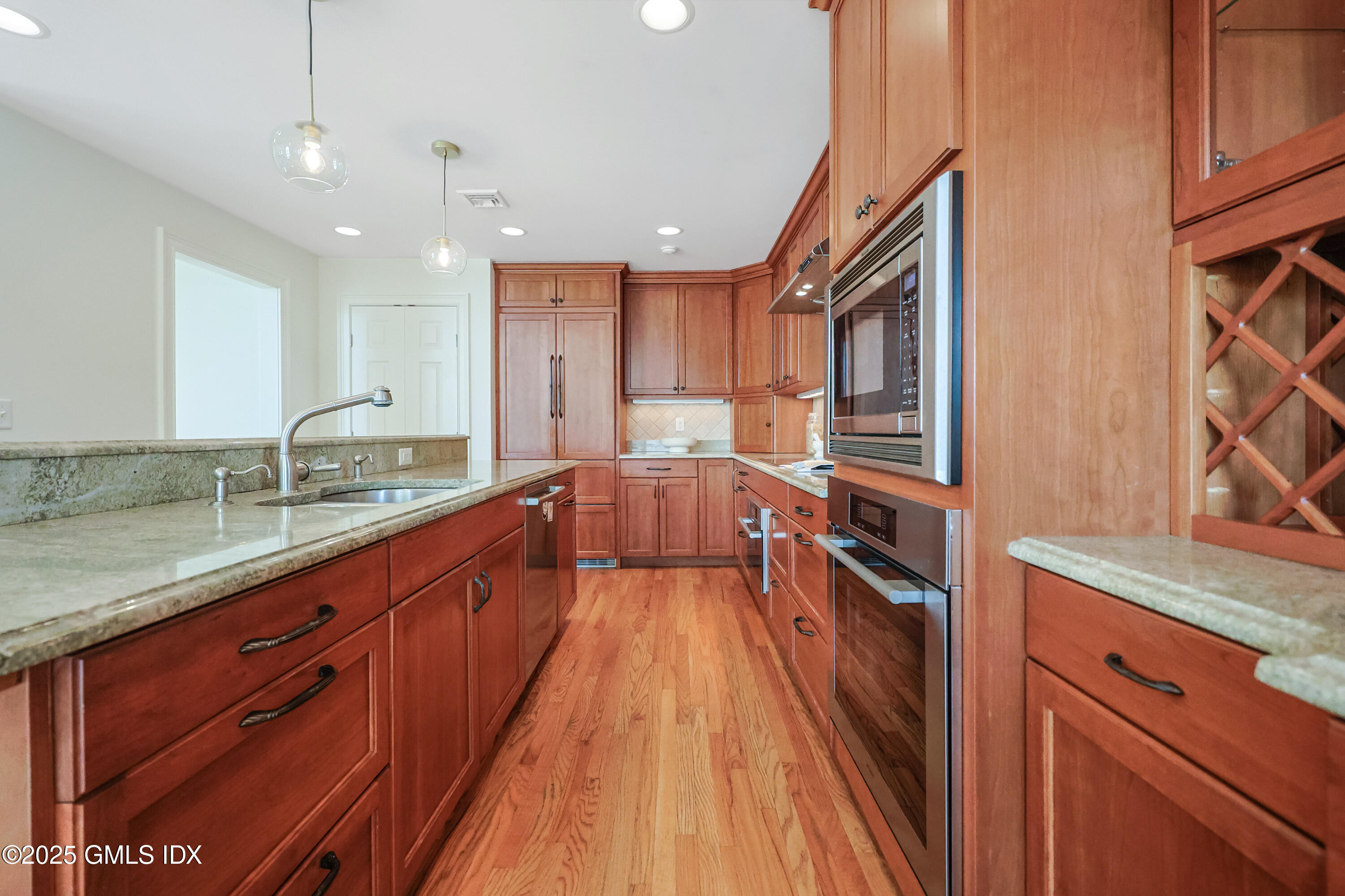 51 Forest Avenue, 98