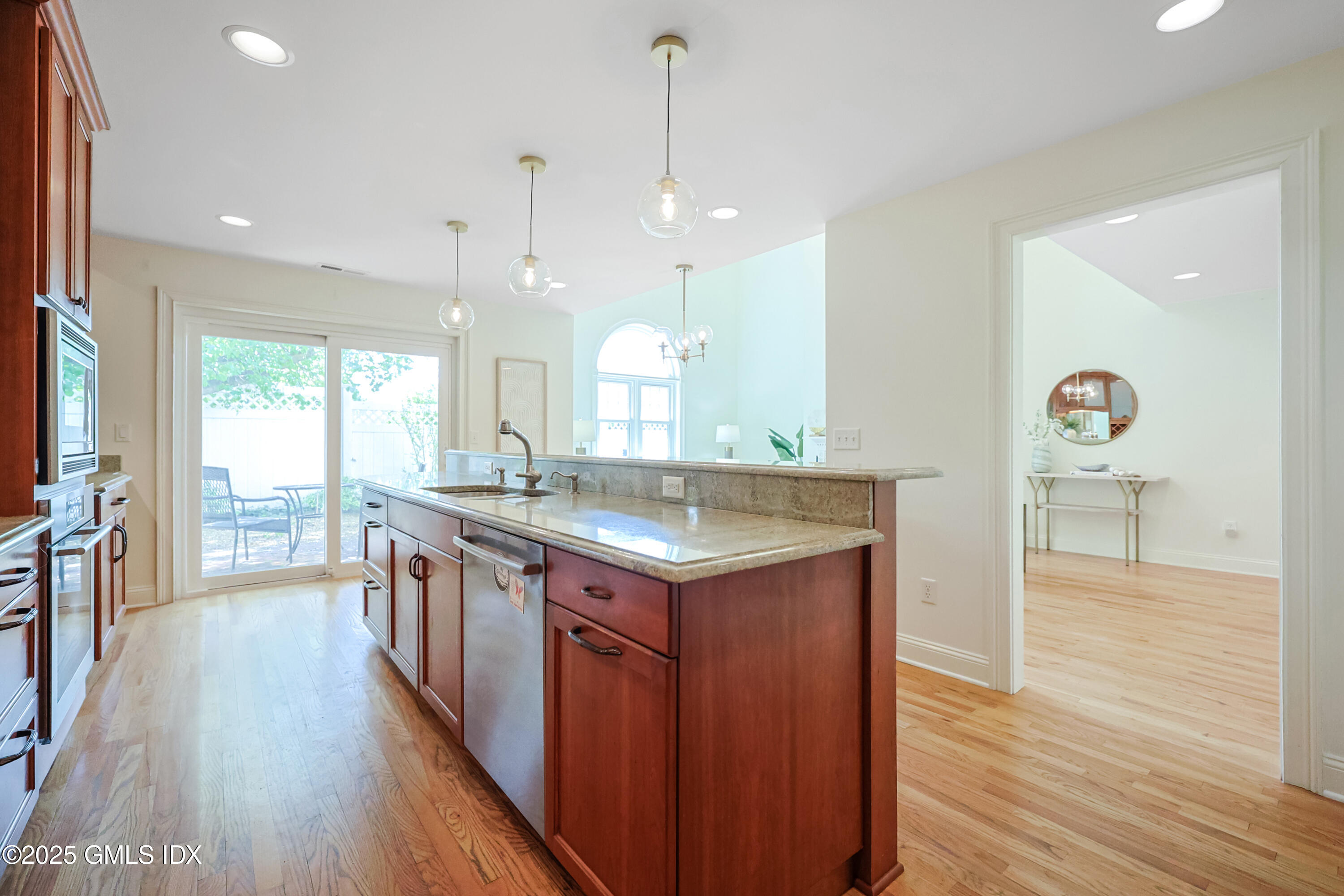 51 Forest Avenue, 98