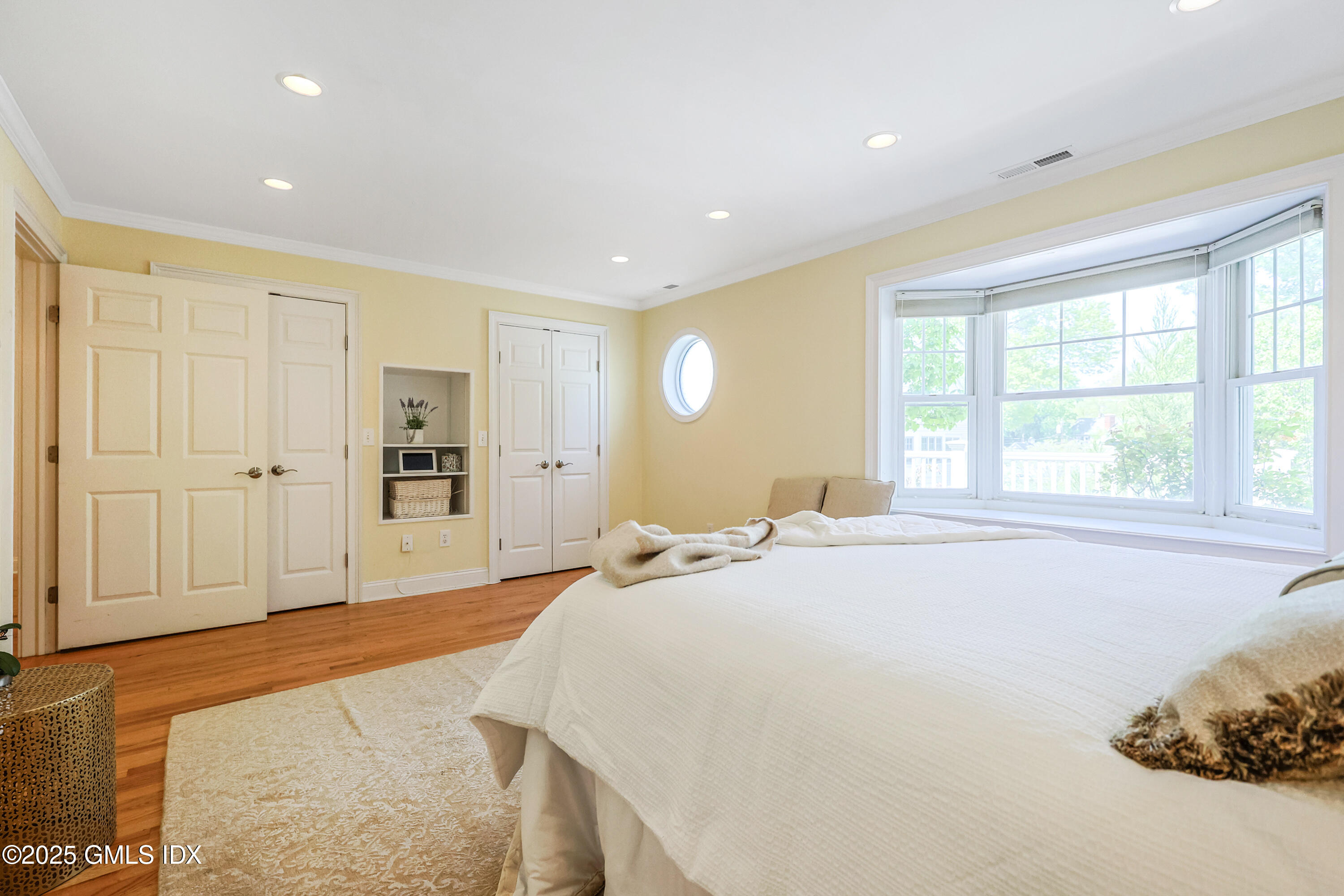 51 Forest Avenue, 98