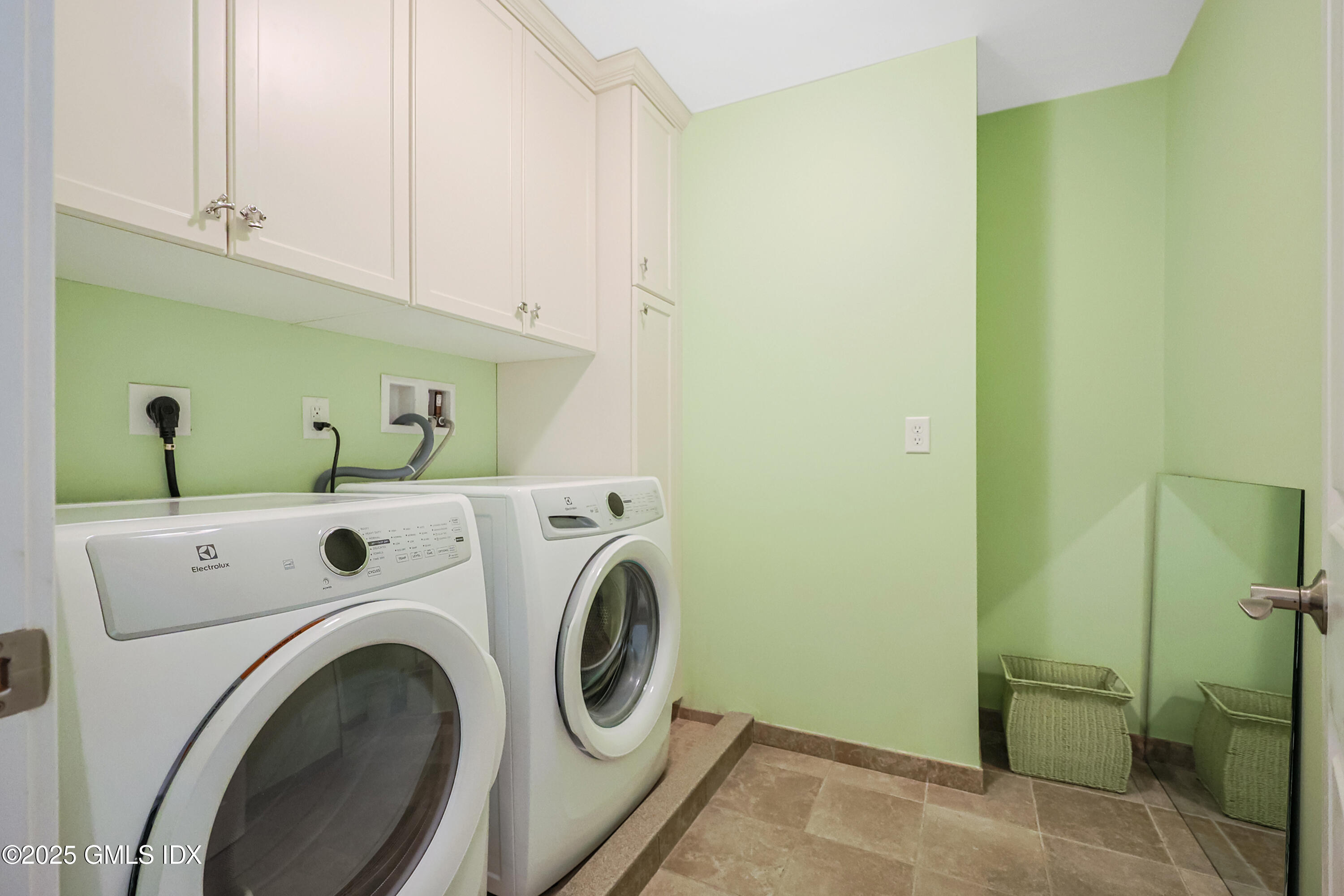 51 Forest Avenue, 98